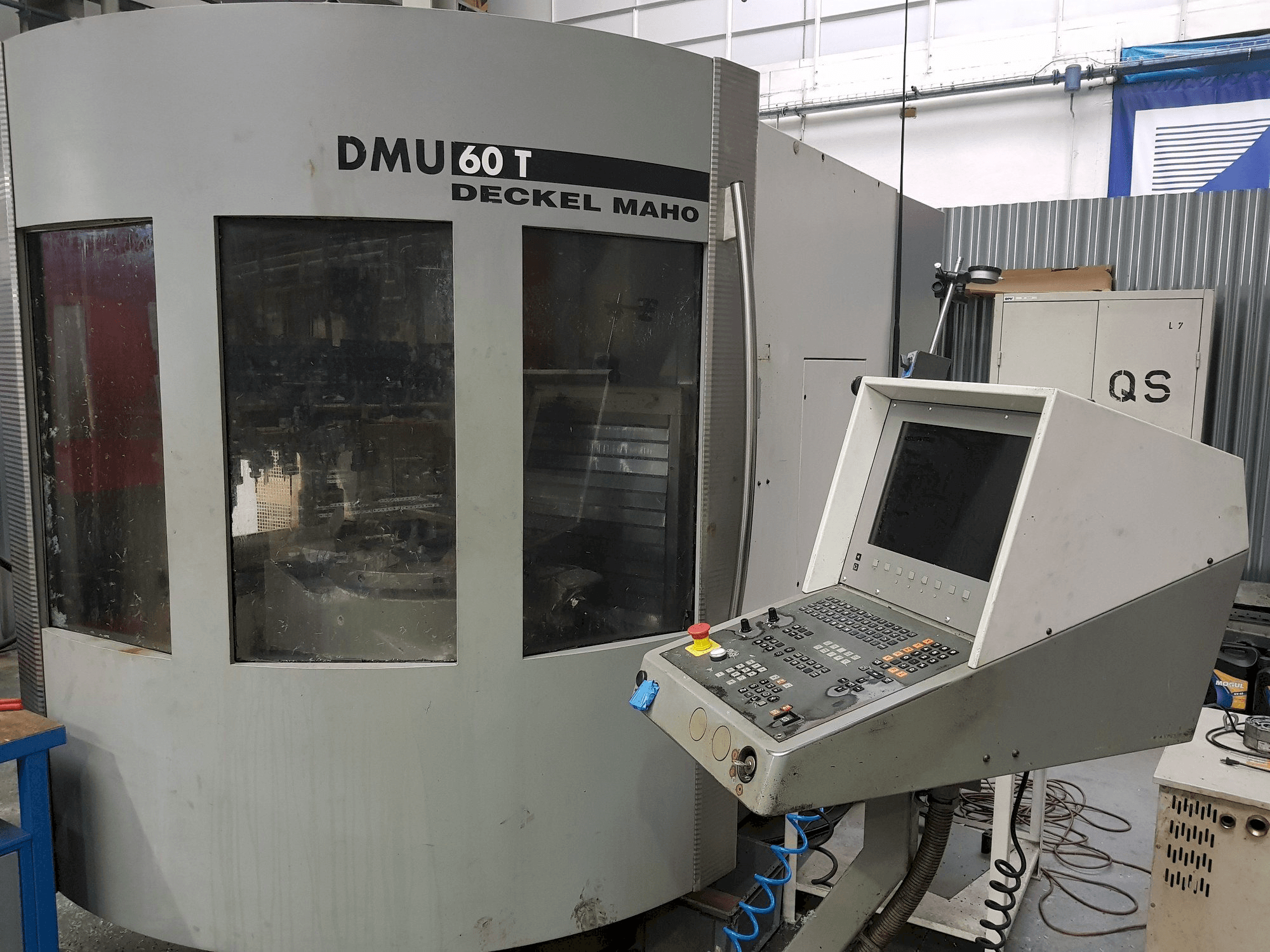 Vooraanzicht van DECKEL MAHO DMU 60T machine