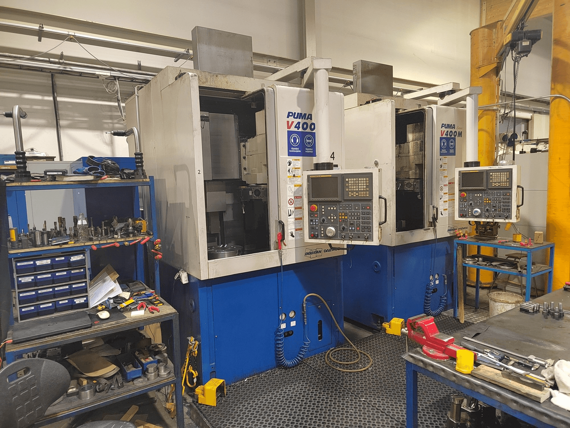 Vooraanzicht van Doosan Puma V400M machine