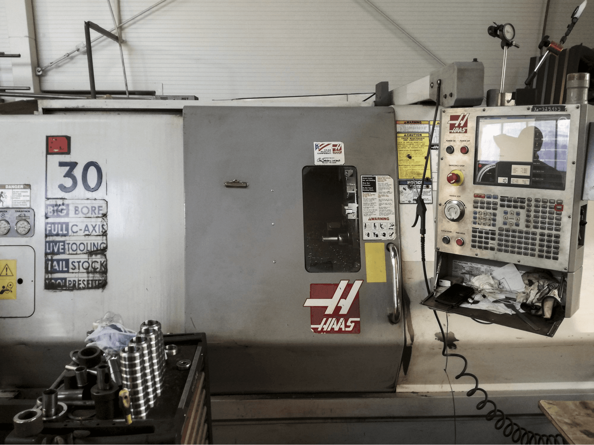 Vooraanzicht van HAAS SL-30TBHE machine