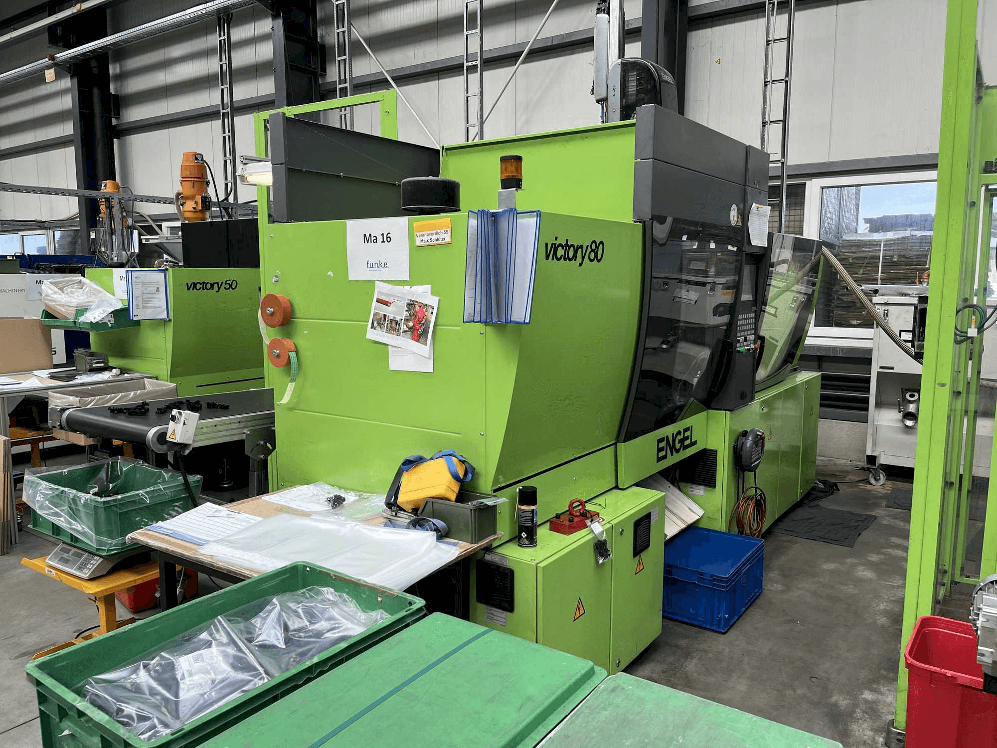 Vooraanzicht van Engel VIC 330/80 TECH machine