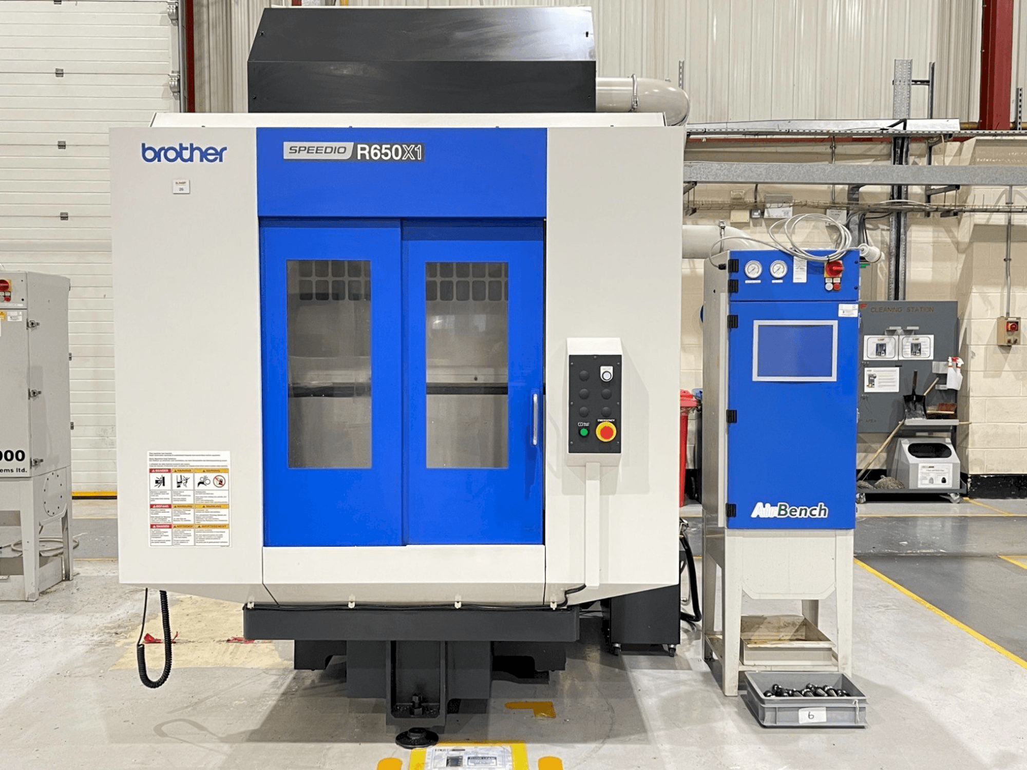 Vooraanzicht van Brother SPEEDIO R650X1 machine