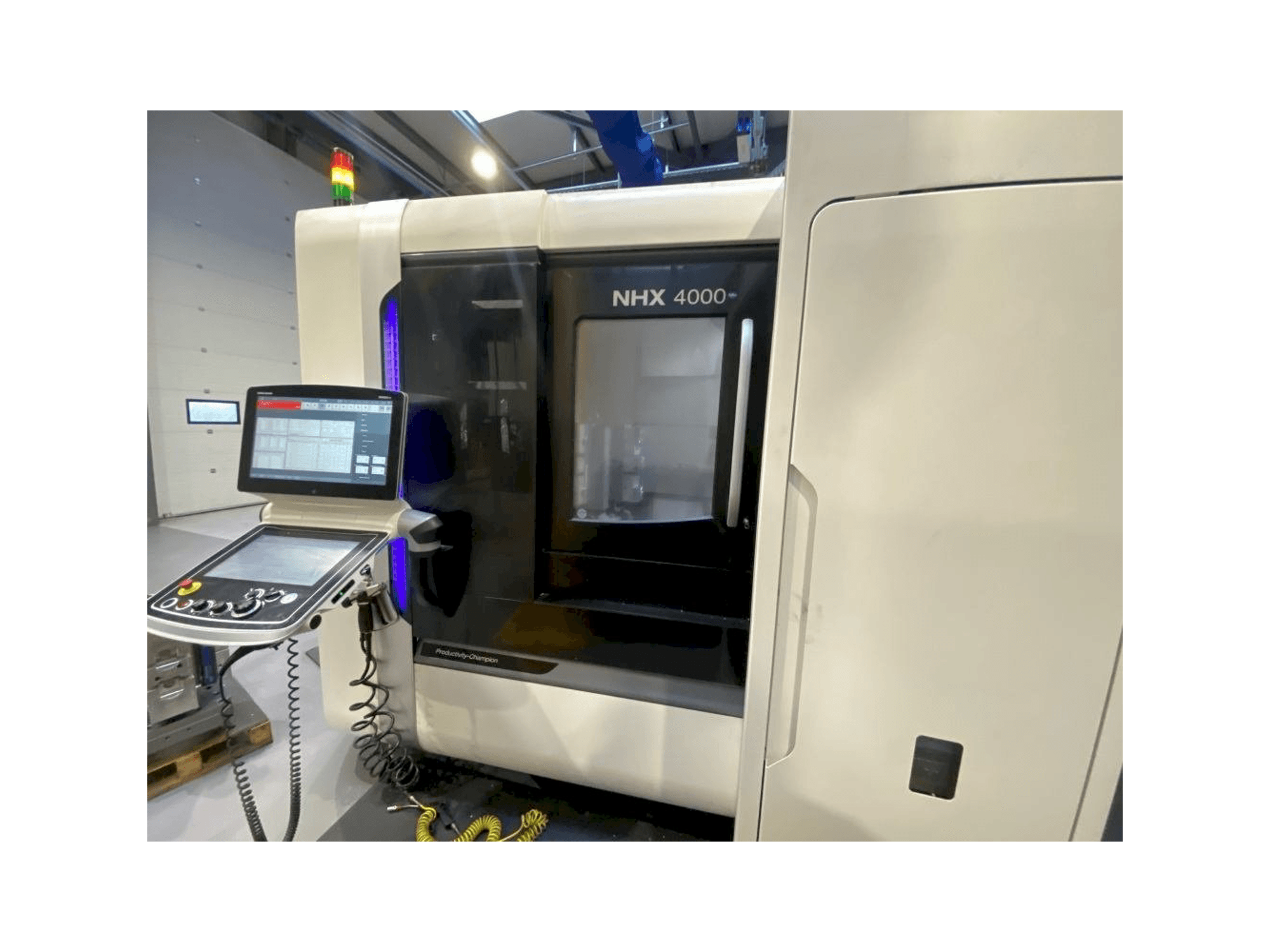 Vooraanzicht van DMG MORI NHX 4000 machine