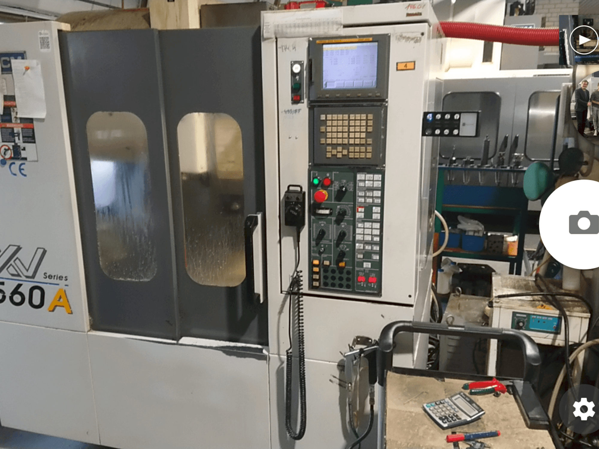 Vooraanzicht van YCM XV560A machine