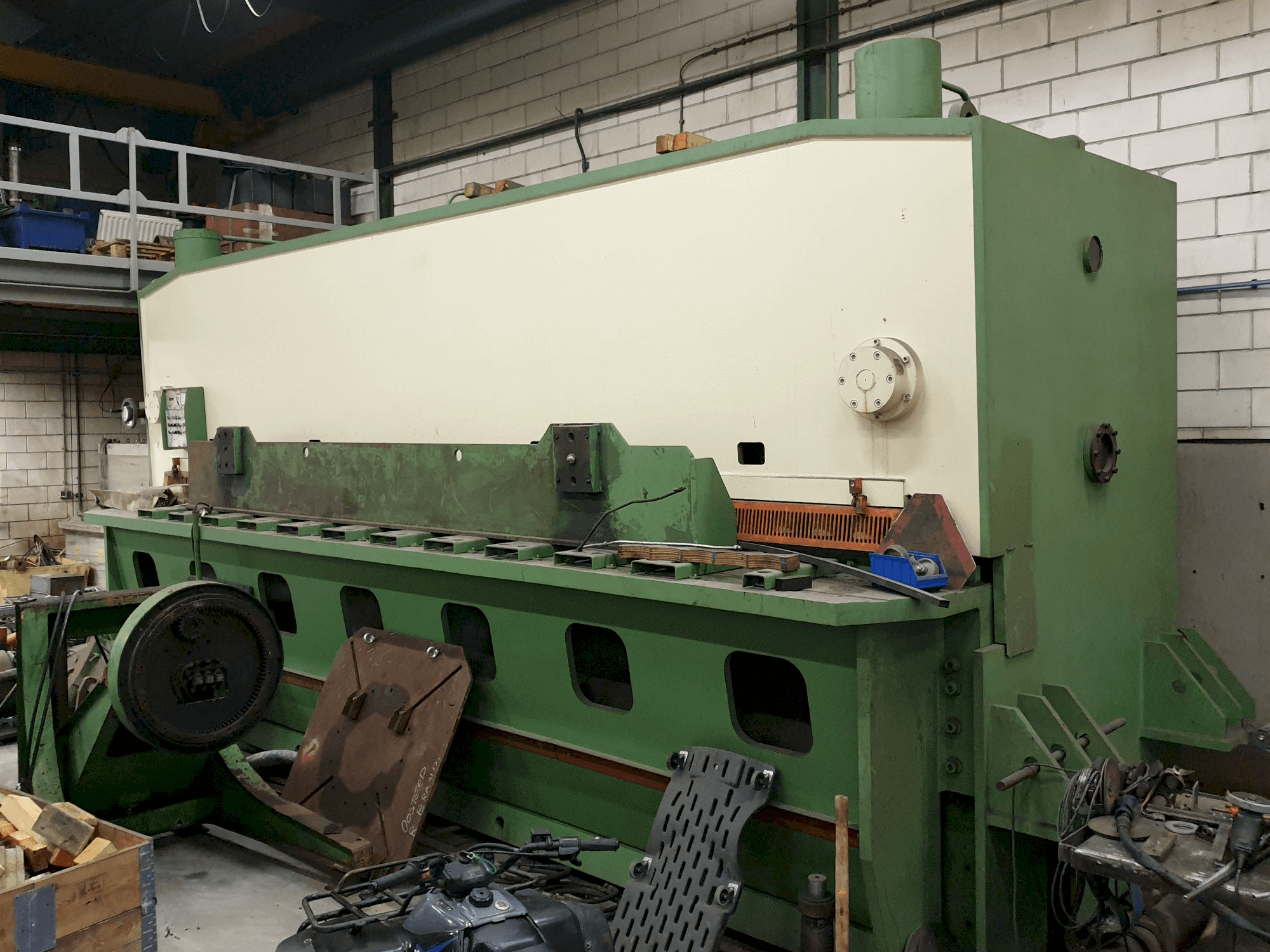Recht aanzicht van LVD MVS 62/16 machine