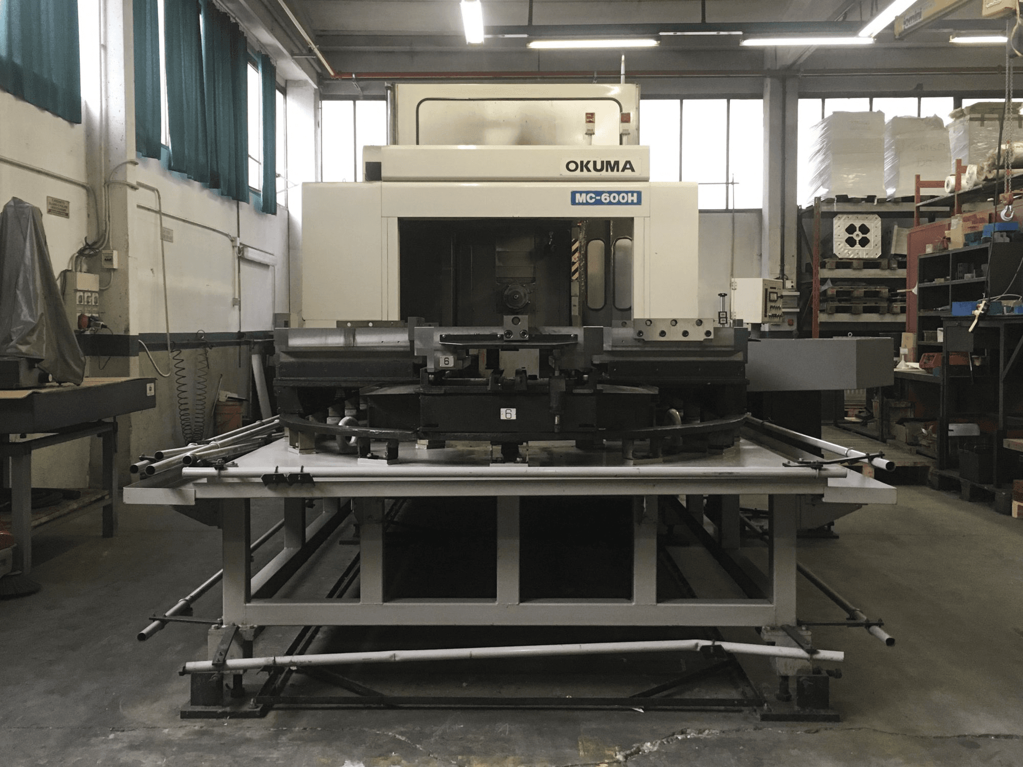 Vooraanzicht van Okuma MC-600H machine