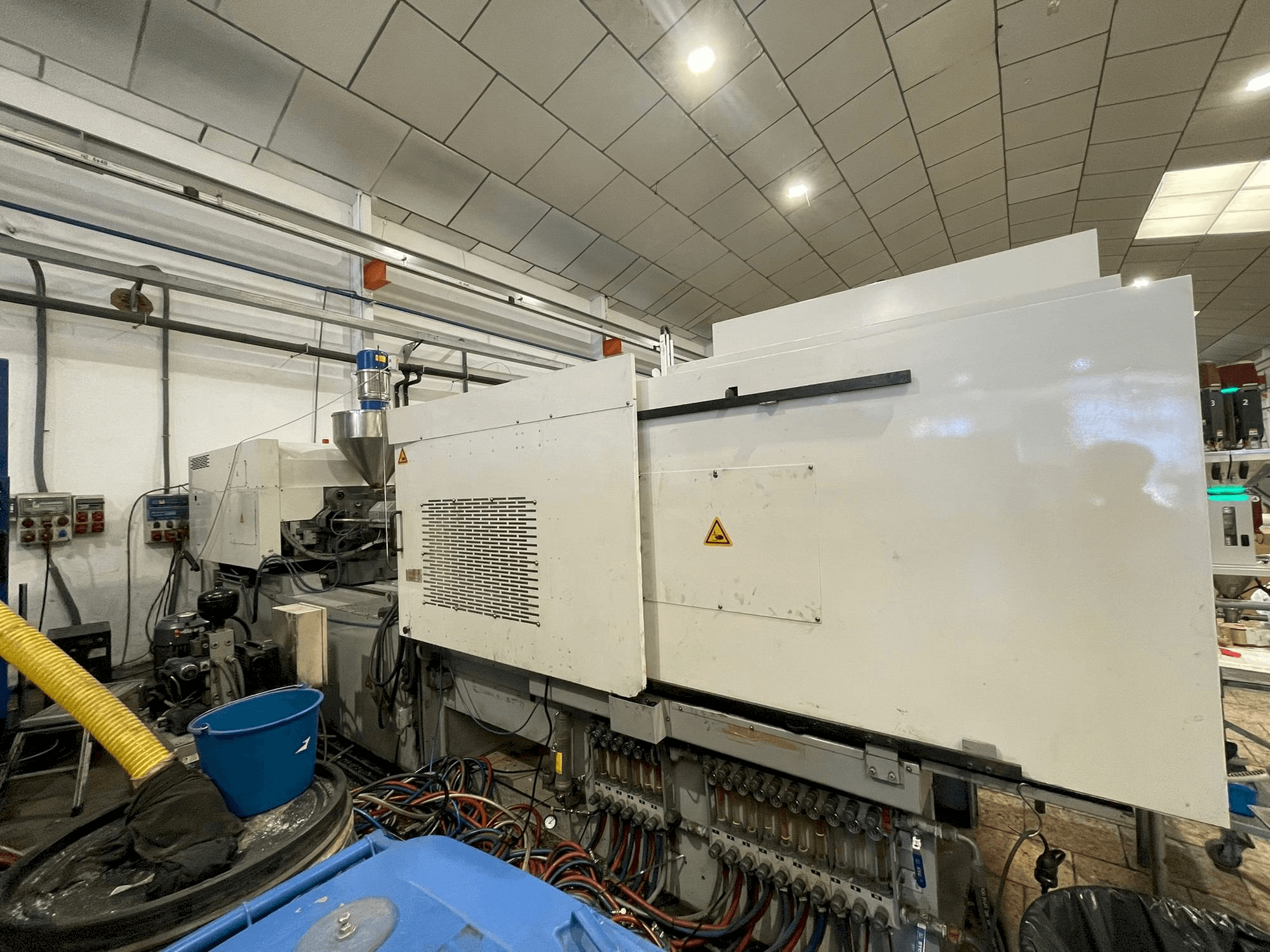 Links zicht van Toyo Si-280-V machine