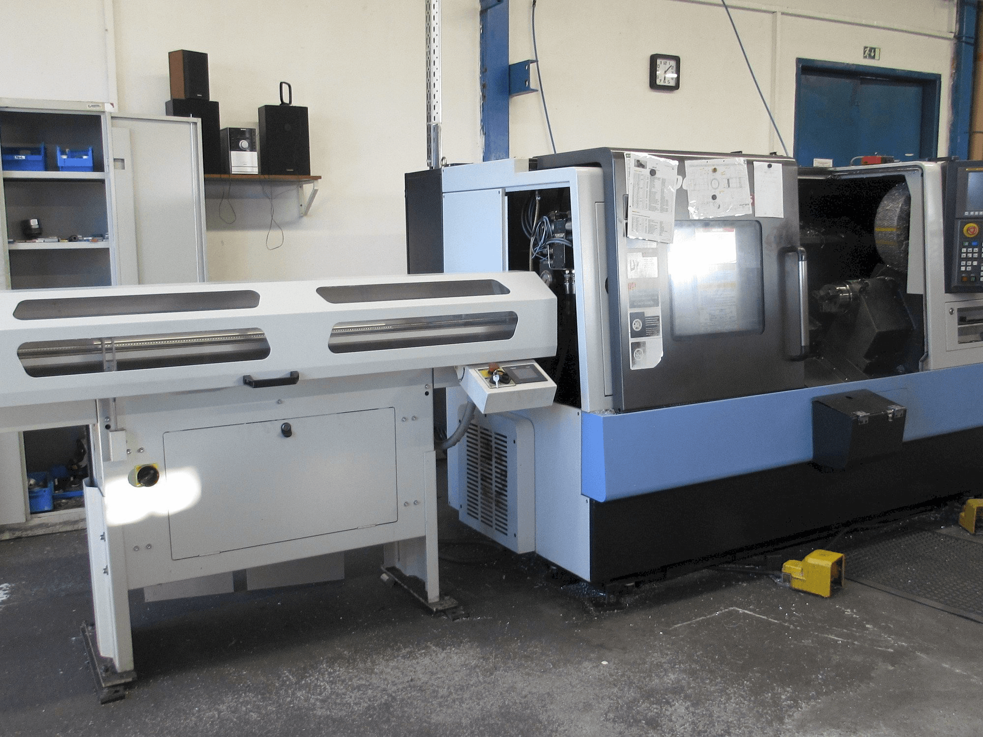 Vooraanzicht van Doosan Lynx 220 LMS machine