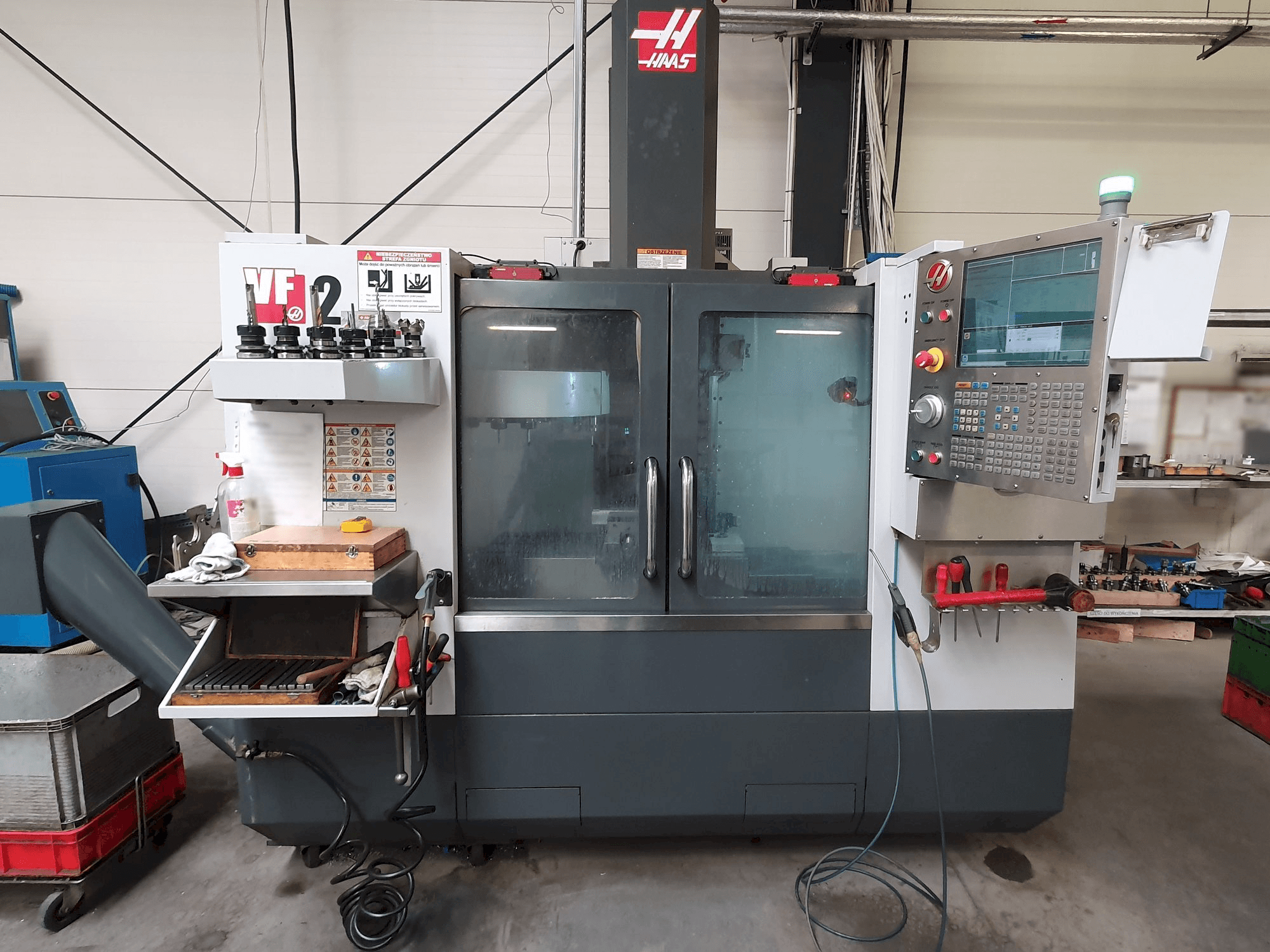 Vooraanzicht van HAAS VF-2 machine