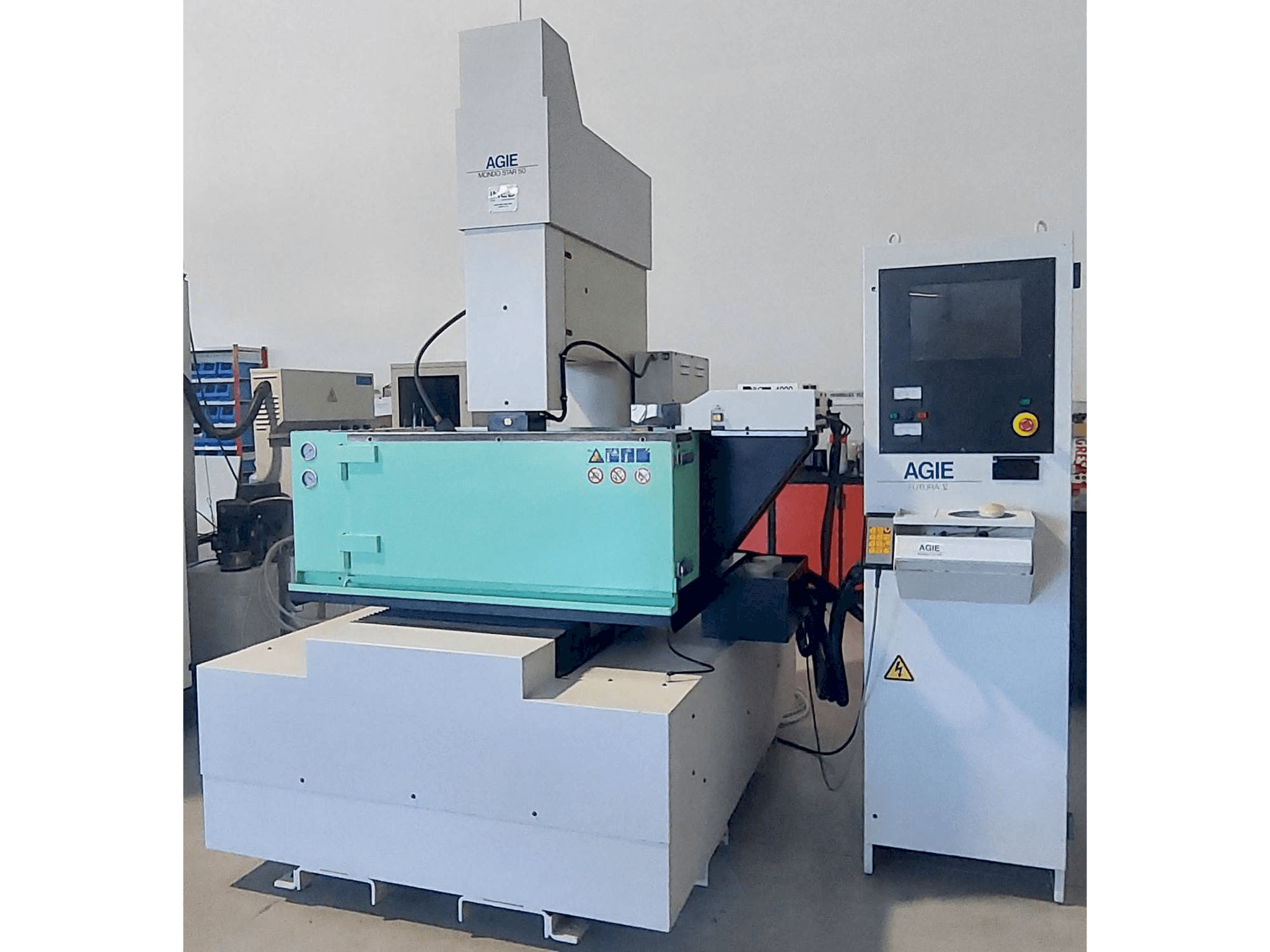 Vooraanzicht van AGIE MONDO STAR 50 machine