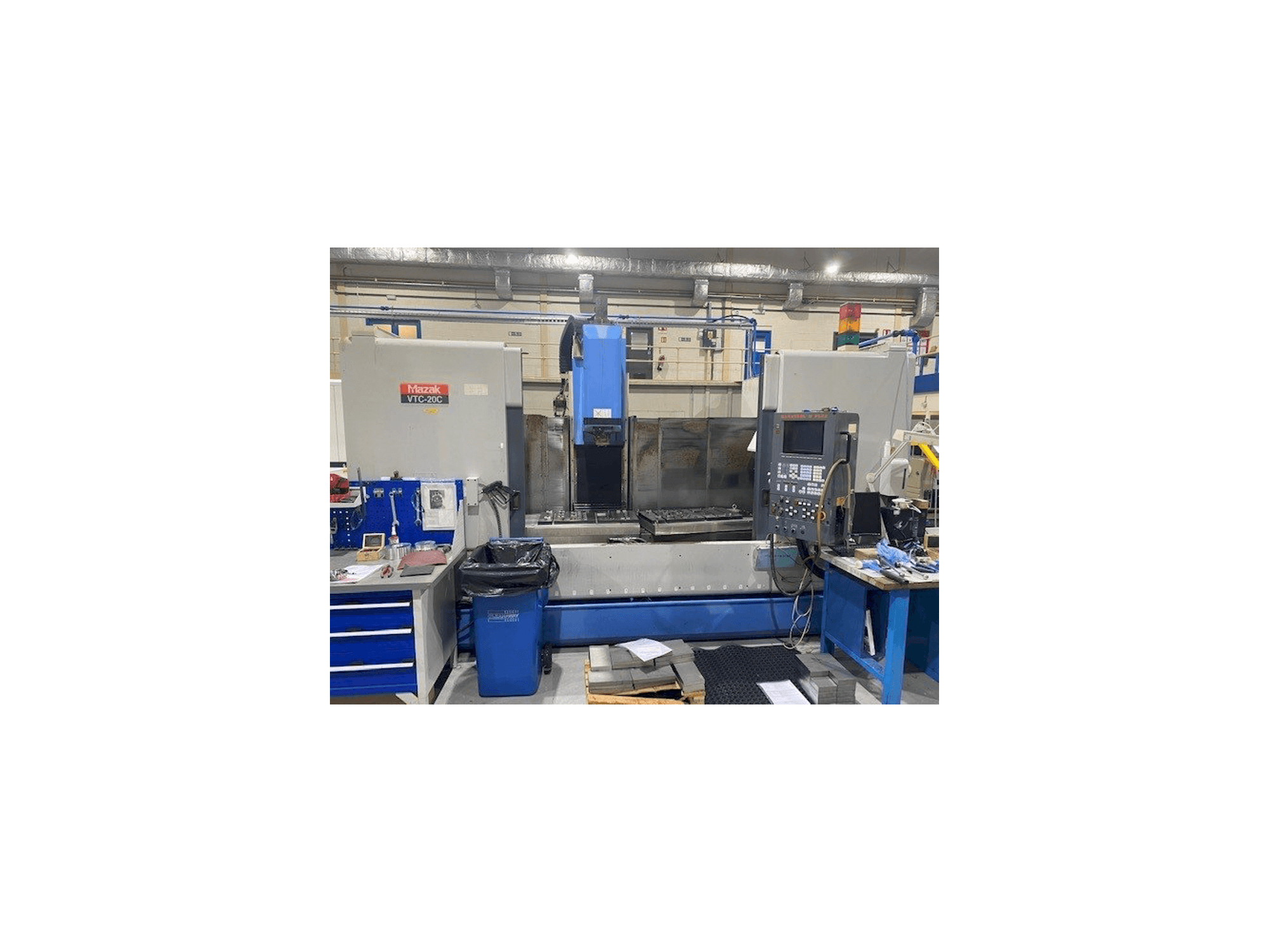 Vooraanzicht van Mazak VTC-20C machine