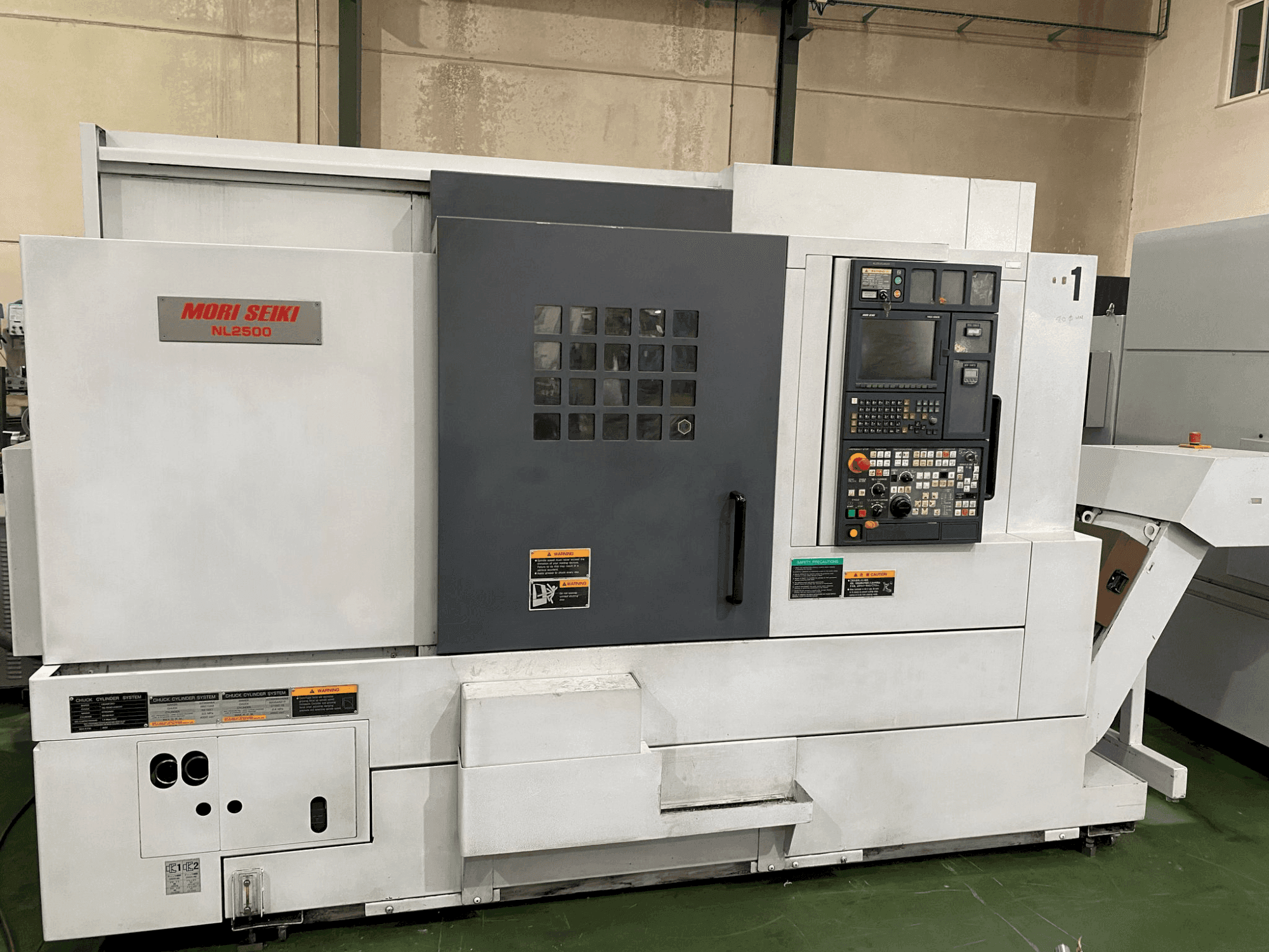 Vooraanzicht van MORI SEIKI NL 2500 SY (2007) machine