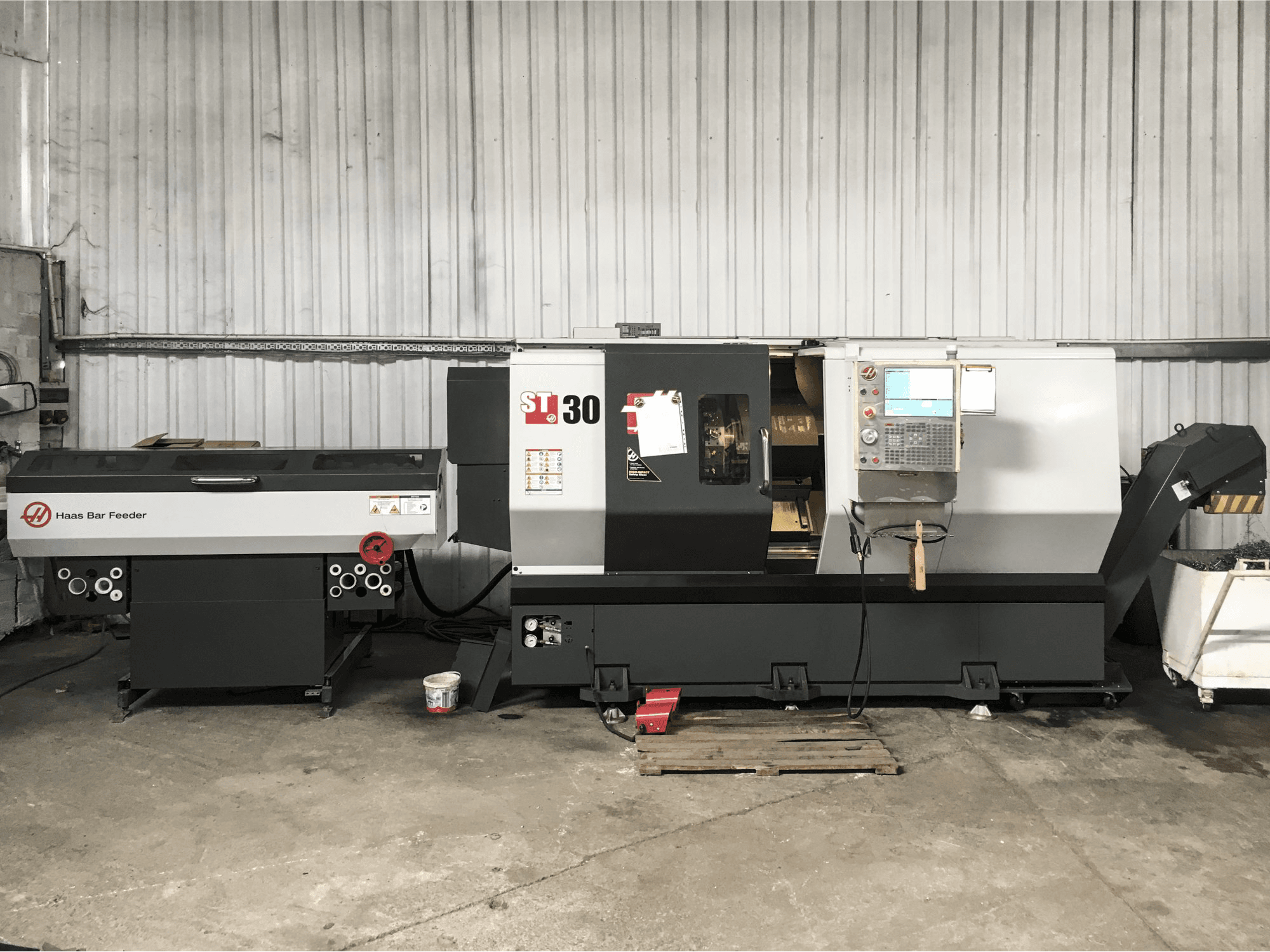 Vooraanzicht van HAAS ST-30 machine