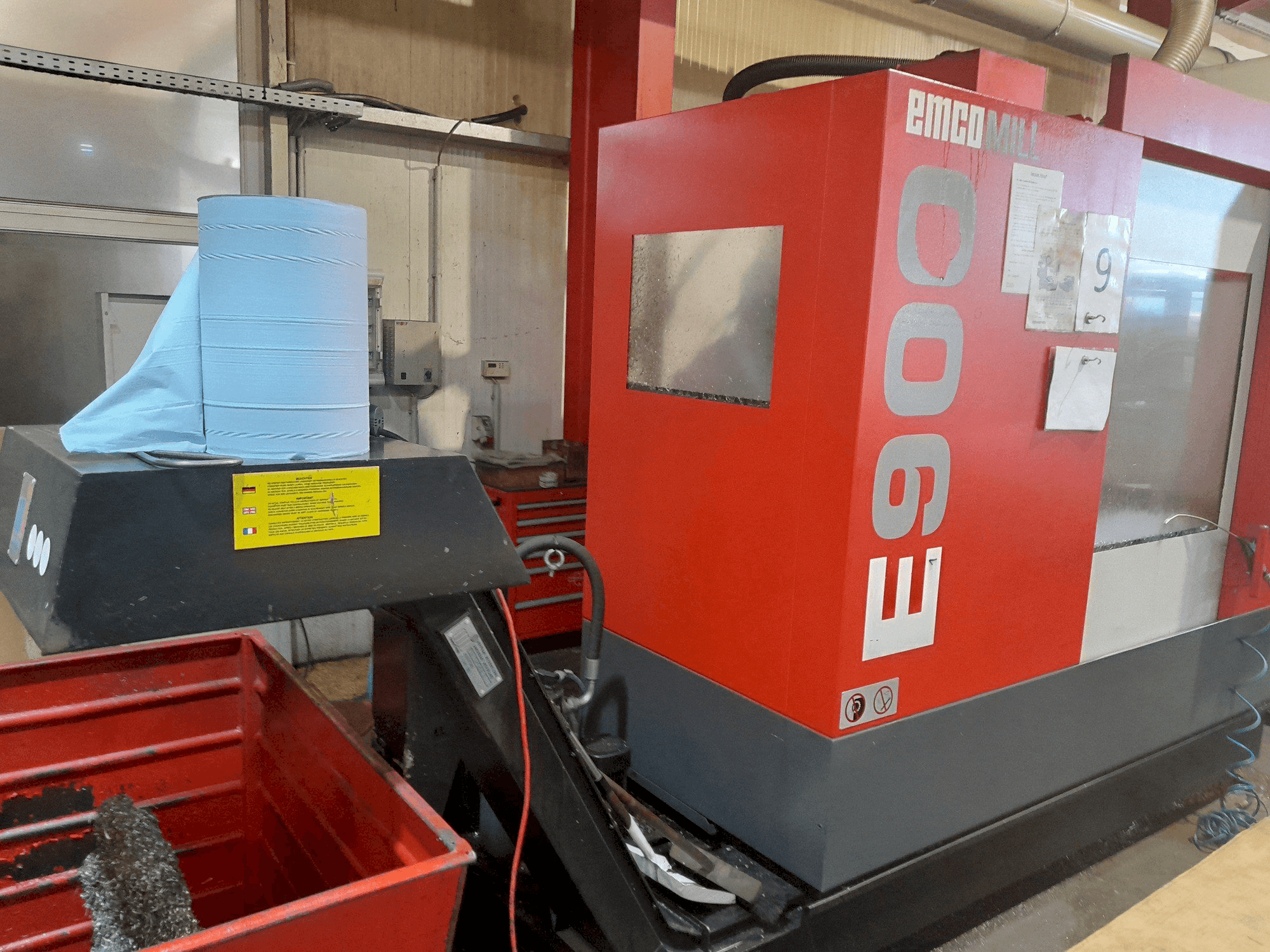 Vooraanzicht van EMCO E900 machine