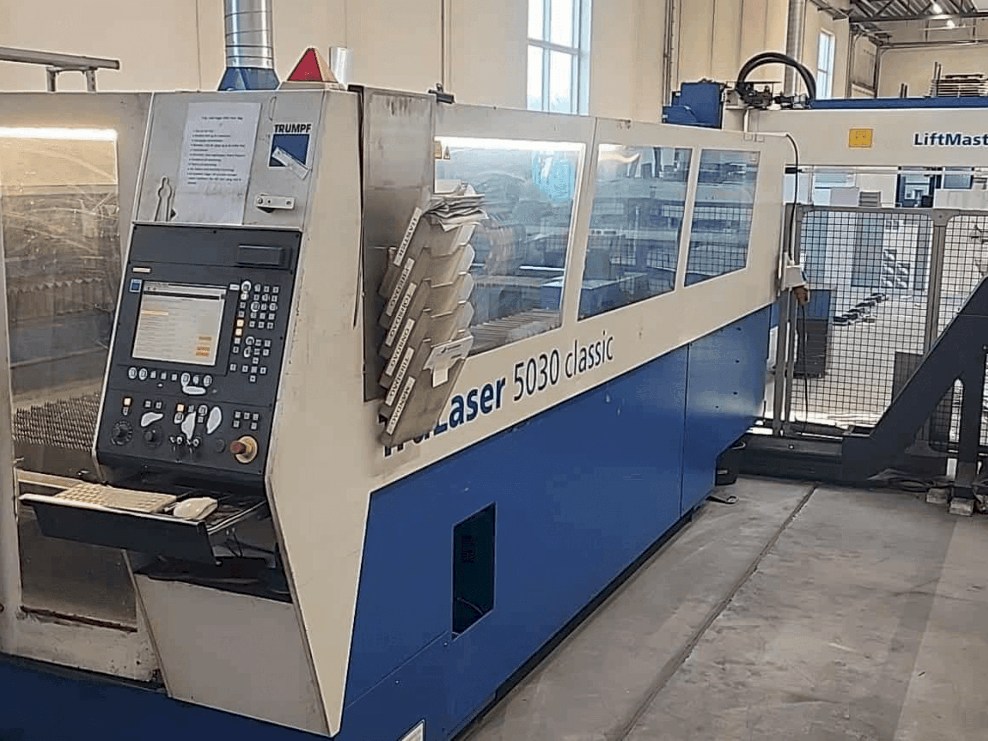 Vooraanzicht van TRUMPF TruLaser 5030 classic machine