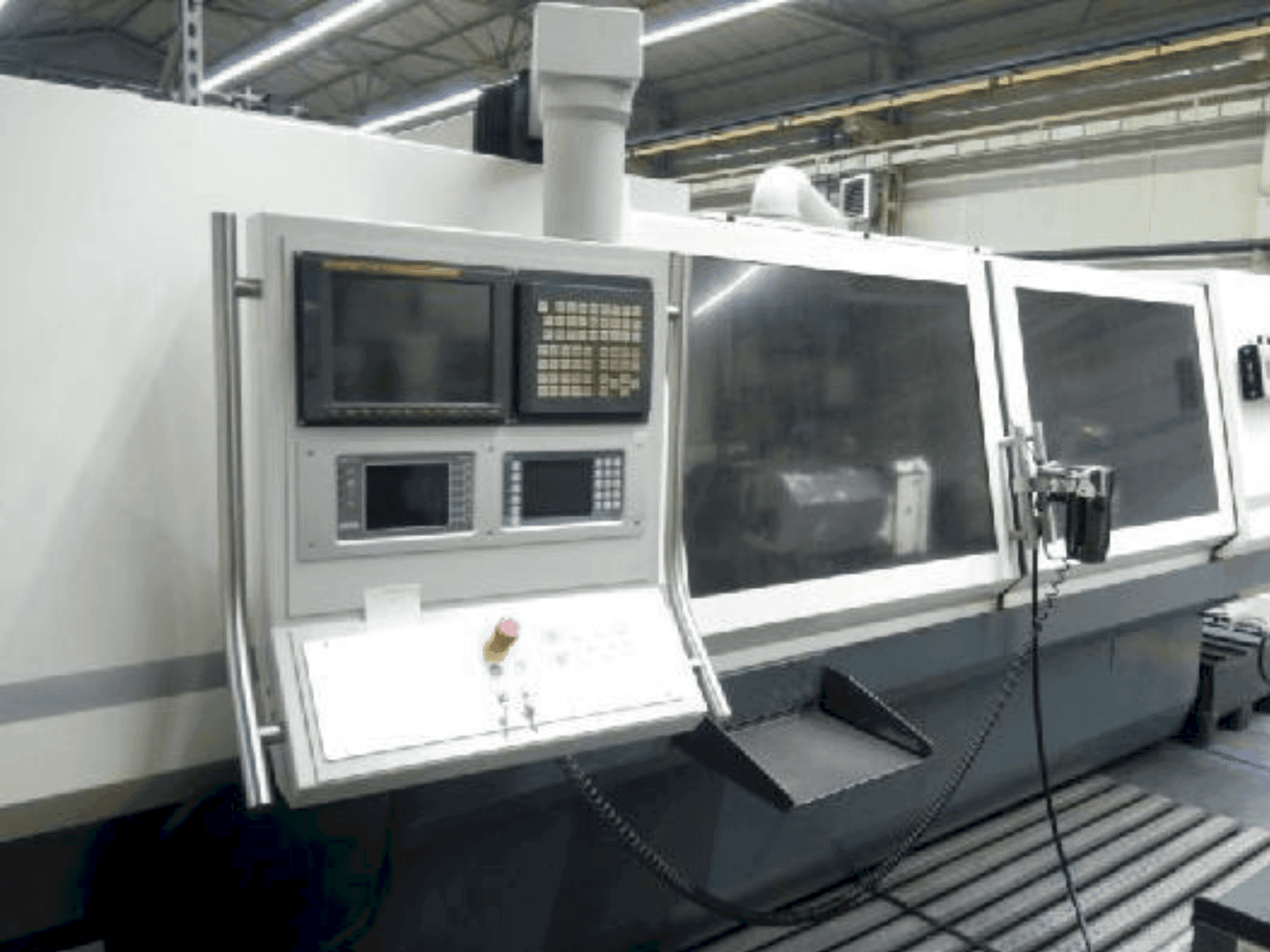 Vooraanzicht van STUDER S40 CNC machine