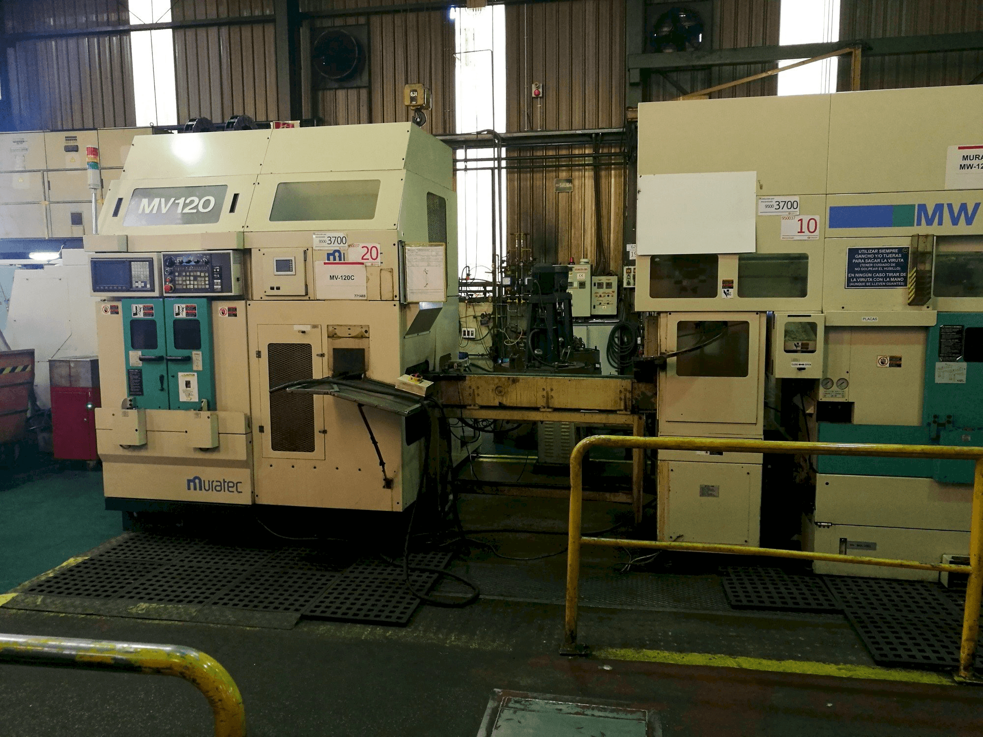 Vooraanzicht van Muratec MV120 machine