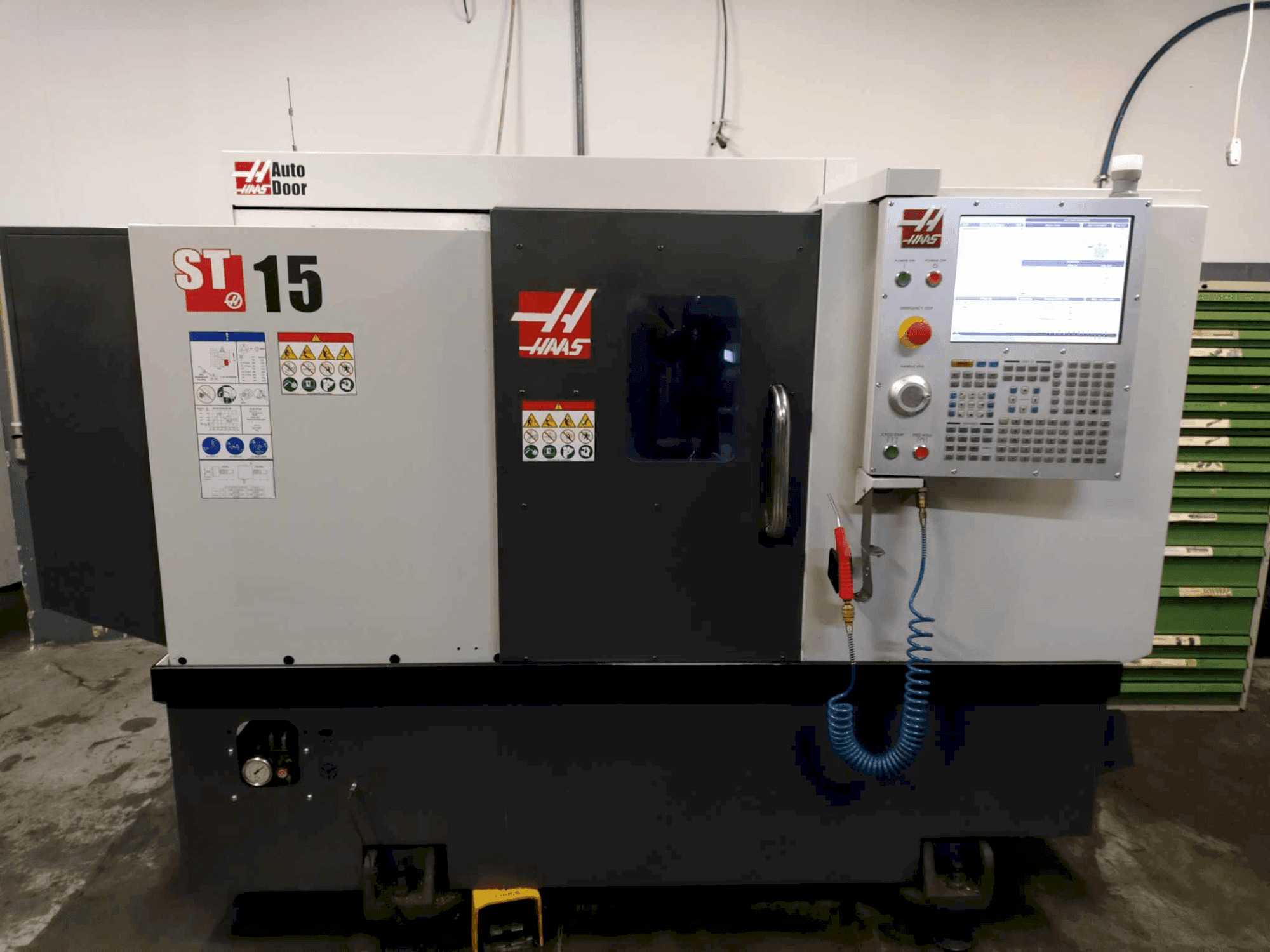 Vooraanzicht van HAAS ST-15 machine