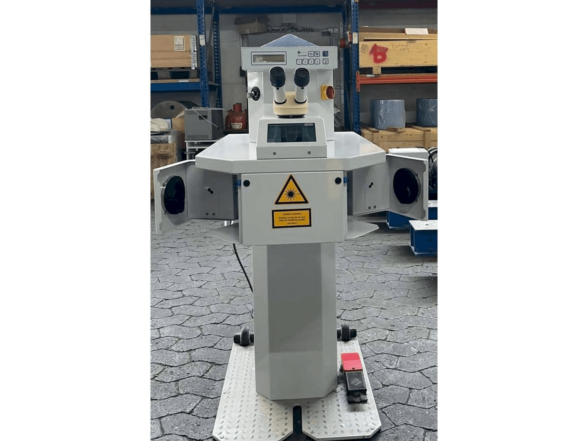 Vooraanzicht van ALPHA LASER ALO 30 machine