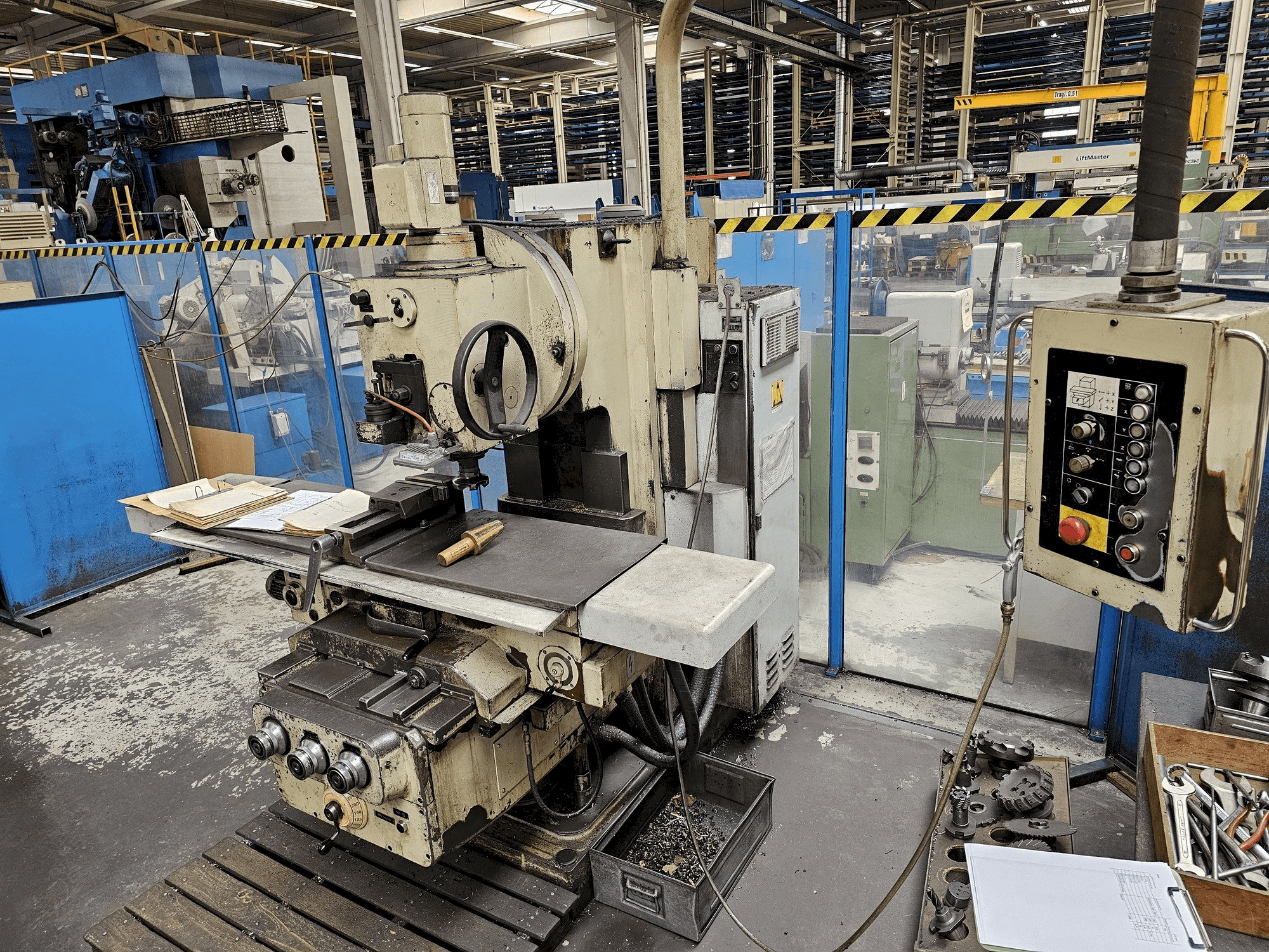 Vooraanzicht van VEB FSS 400/E machine