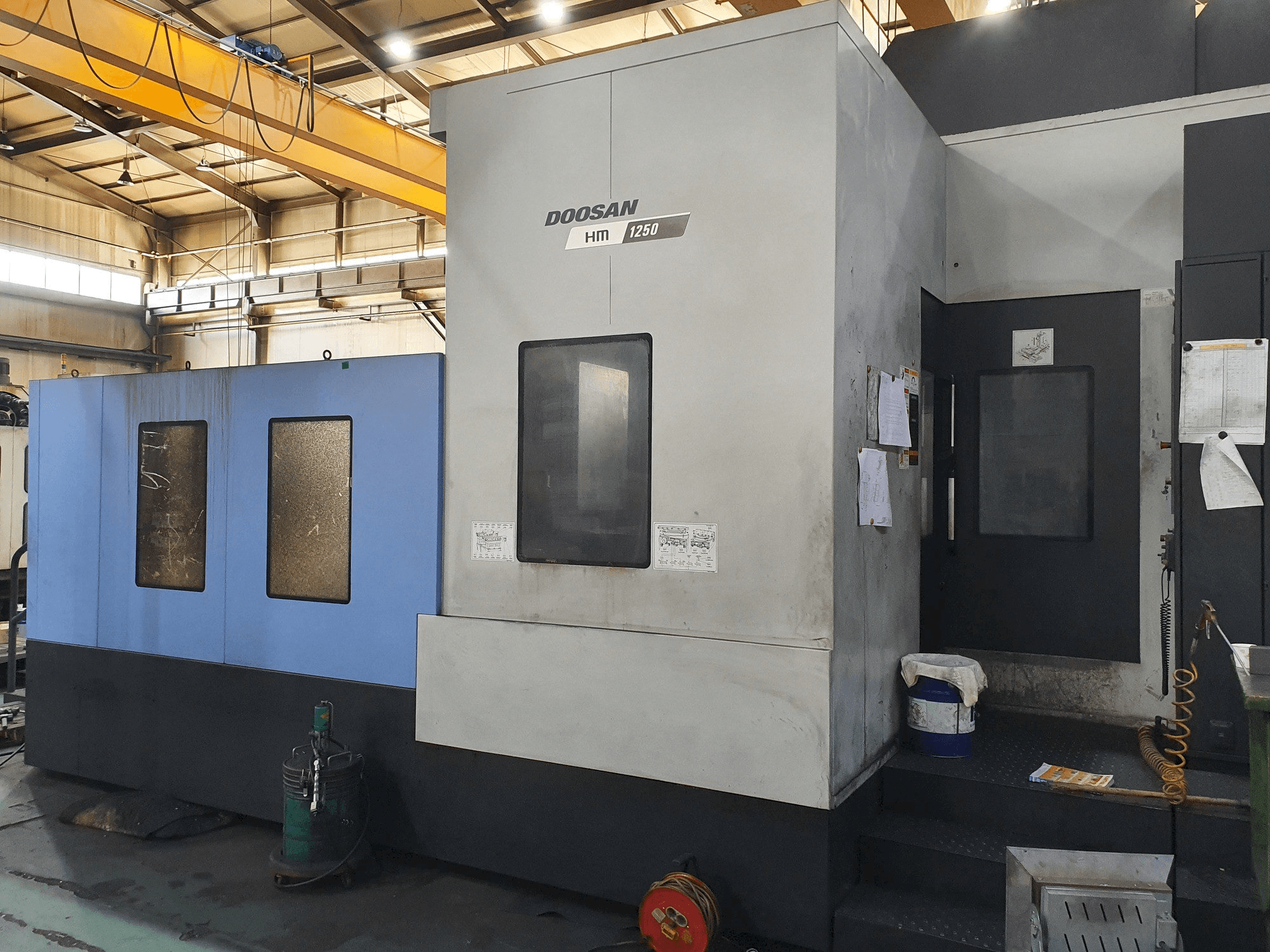Vooraanzicht van Doosan HM 1250 machine
