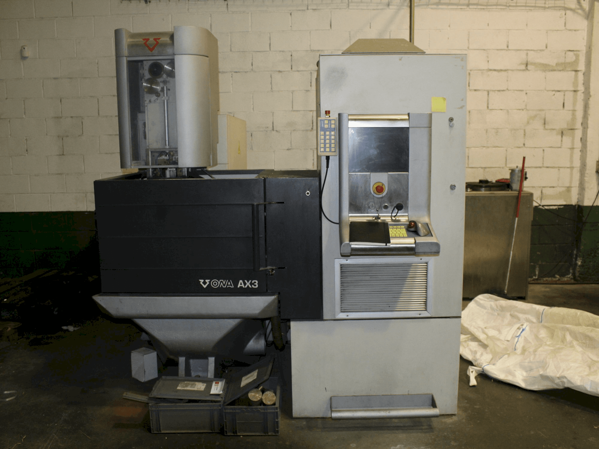 Vooraanzicht van ONA AX3 machine