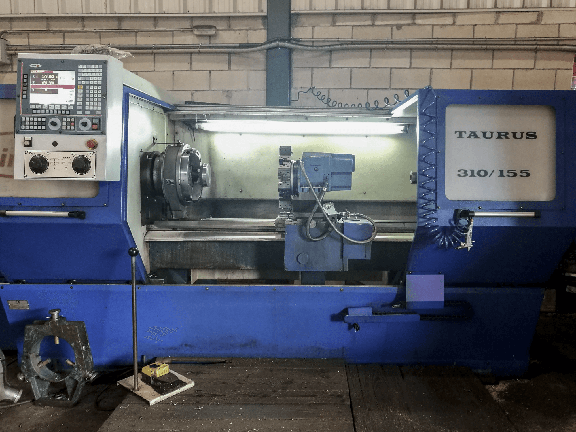 Vooraanzicht 1 van Pinacho Taurus 310/155 machine