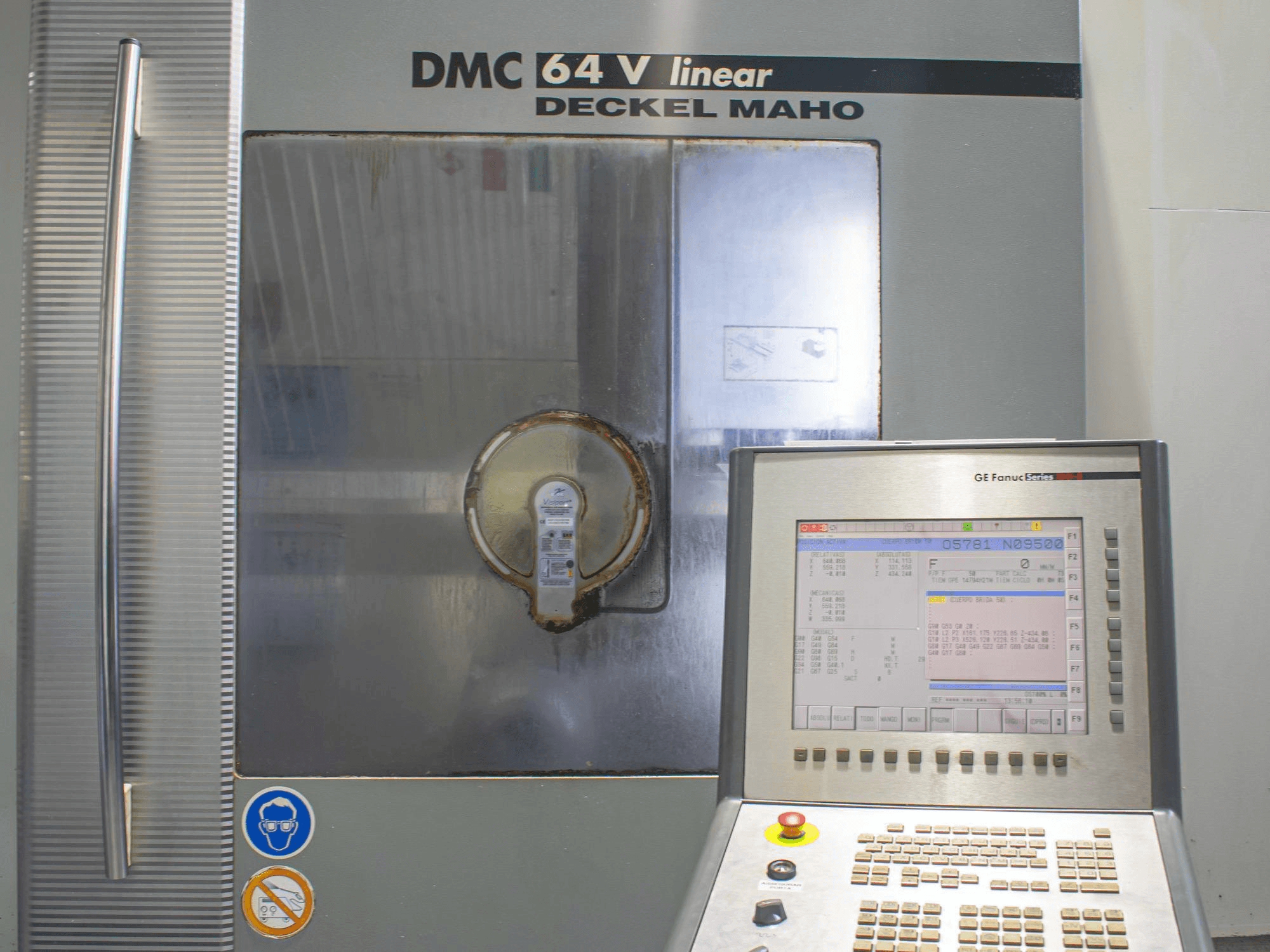 Vooraanzicht van DECKEL MAHO DMC 64 V linear machine