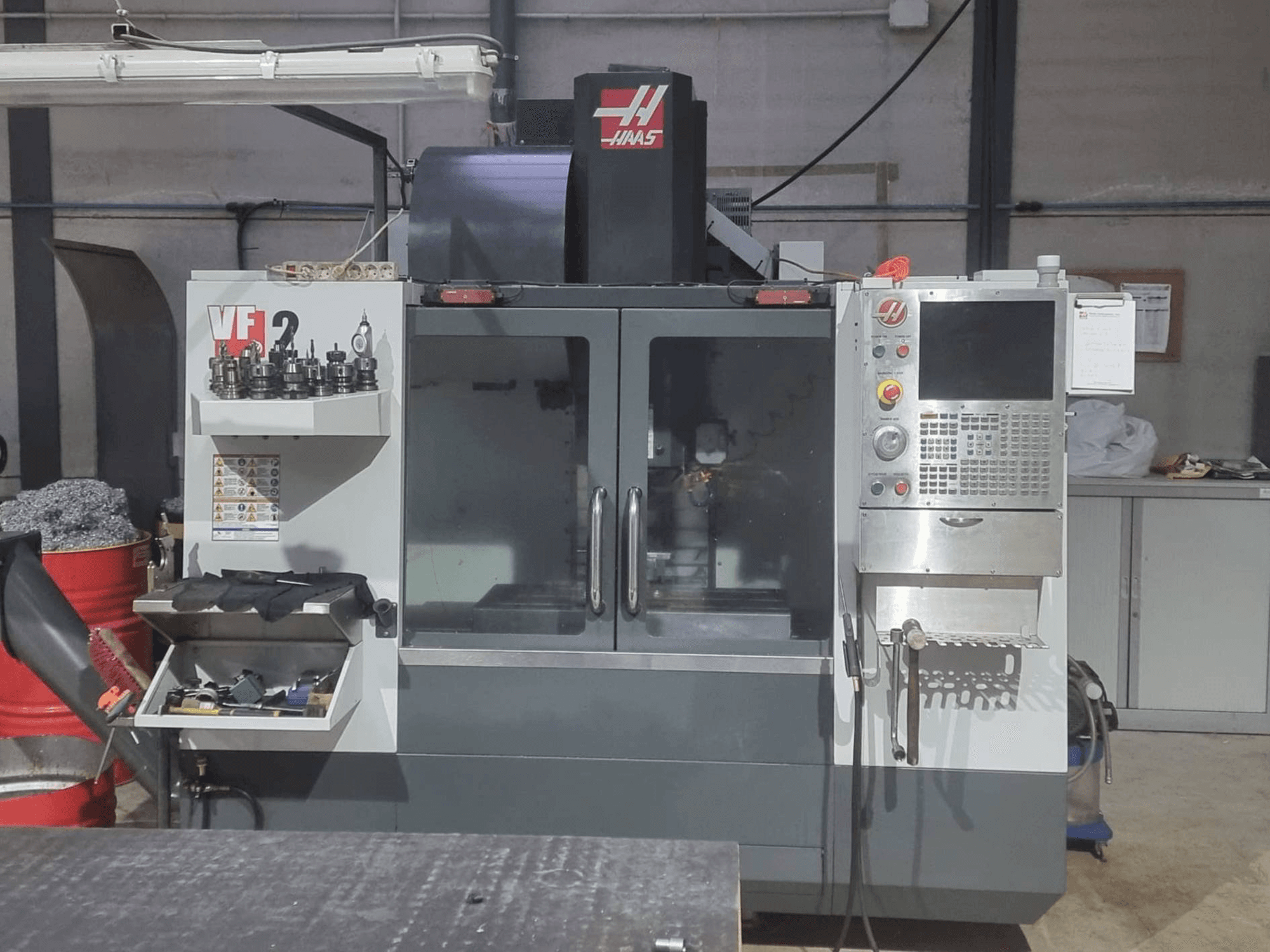 Vooraanzicht van HAAS VF-2 machine
