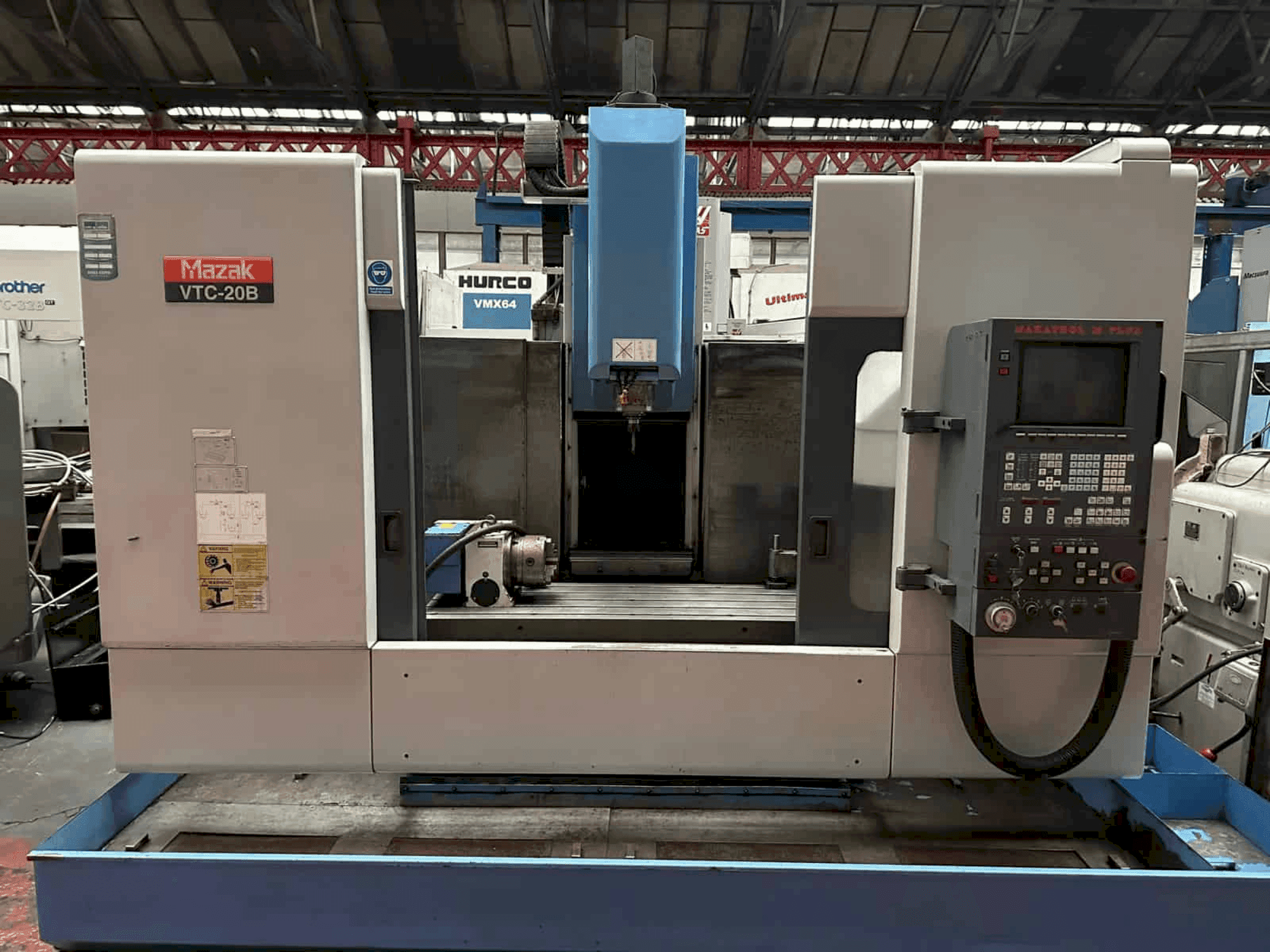 Vooraanzicht van Mazak VTC - 20B machine