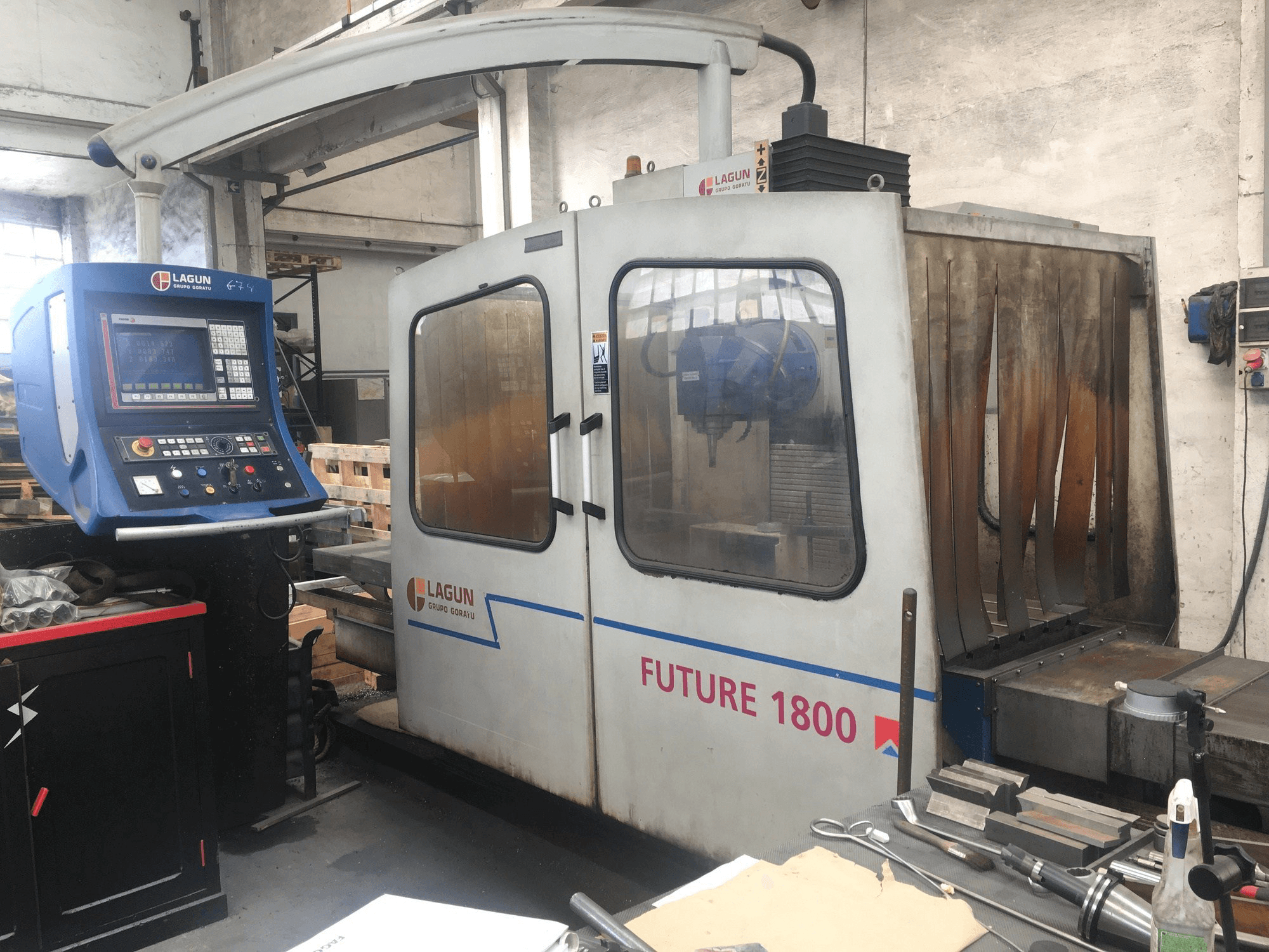 Vooraanzicht van LAGUN Future 1800 machine