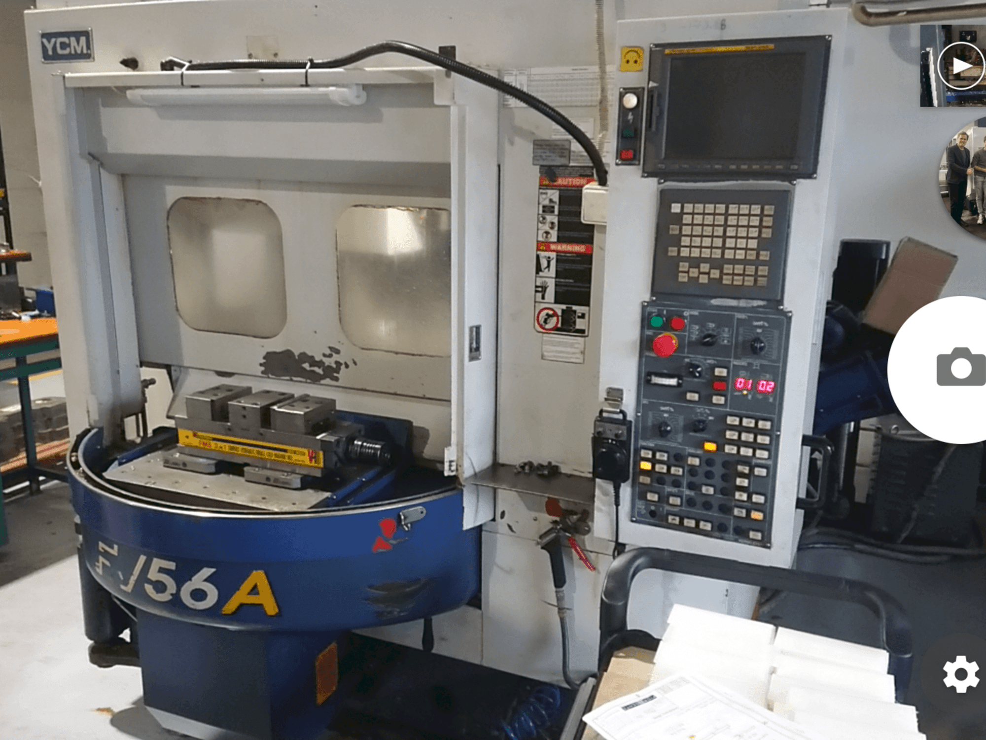 Vooraanzicht van YCM FV56A machine