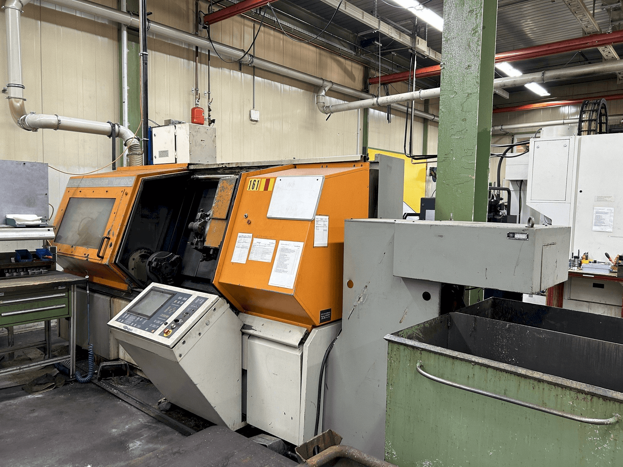 Recht aanzicht van BOEHRINGER VDF 180 C-U machine