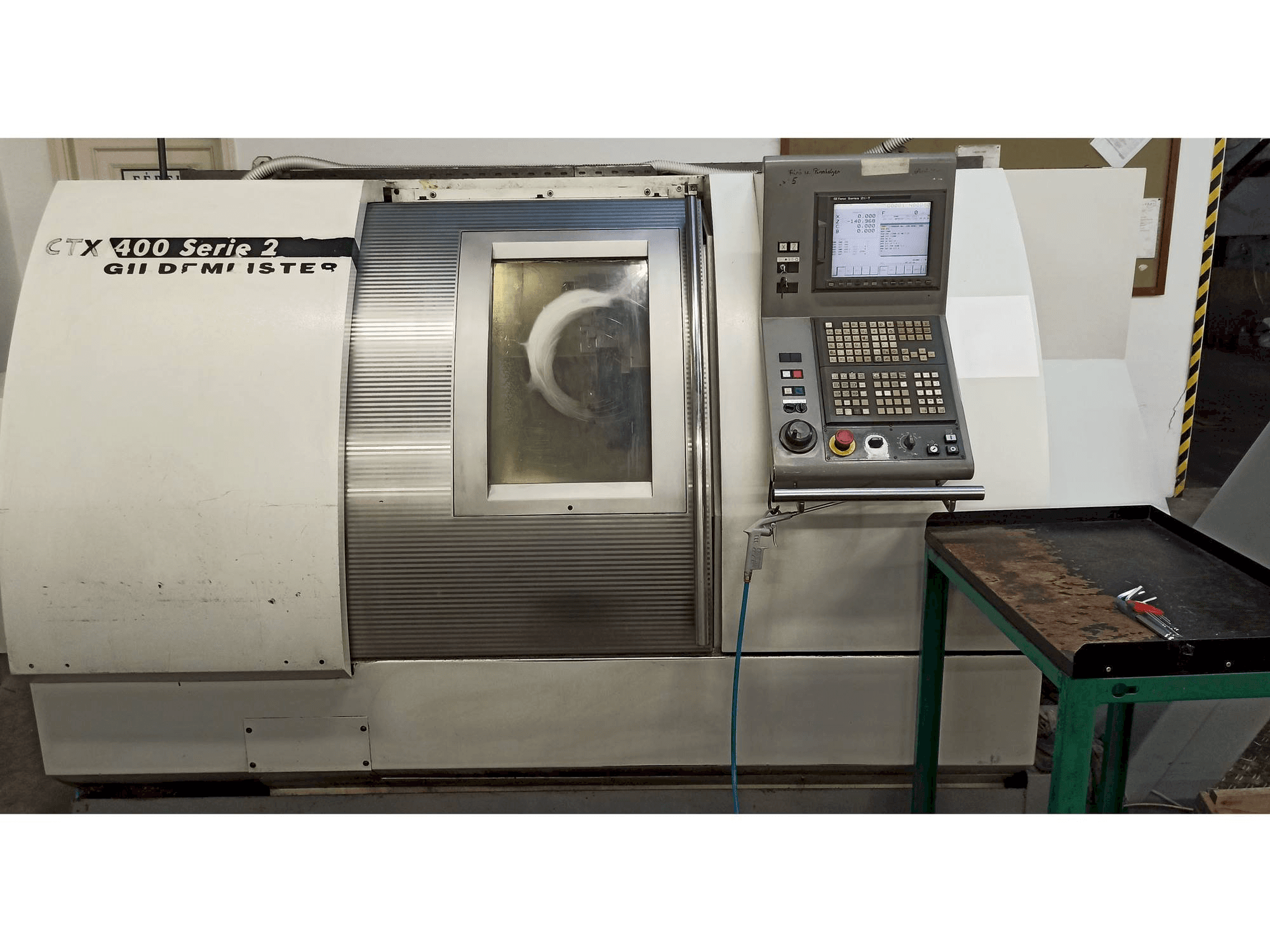 Vooraanzicht van Gildemeister CTX 400 S2 machine