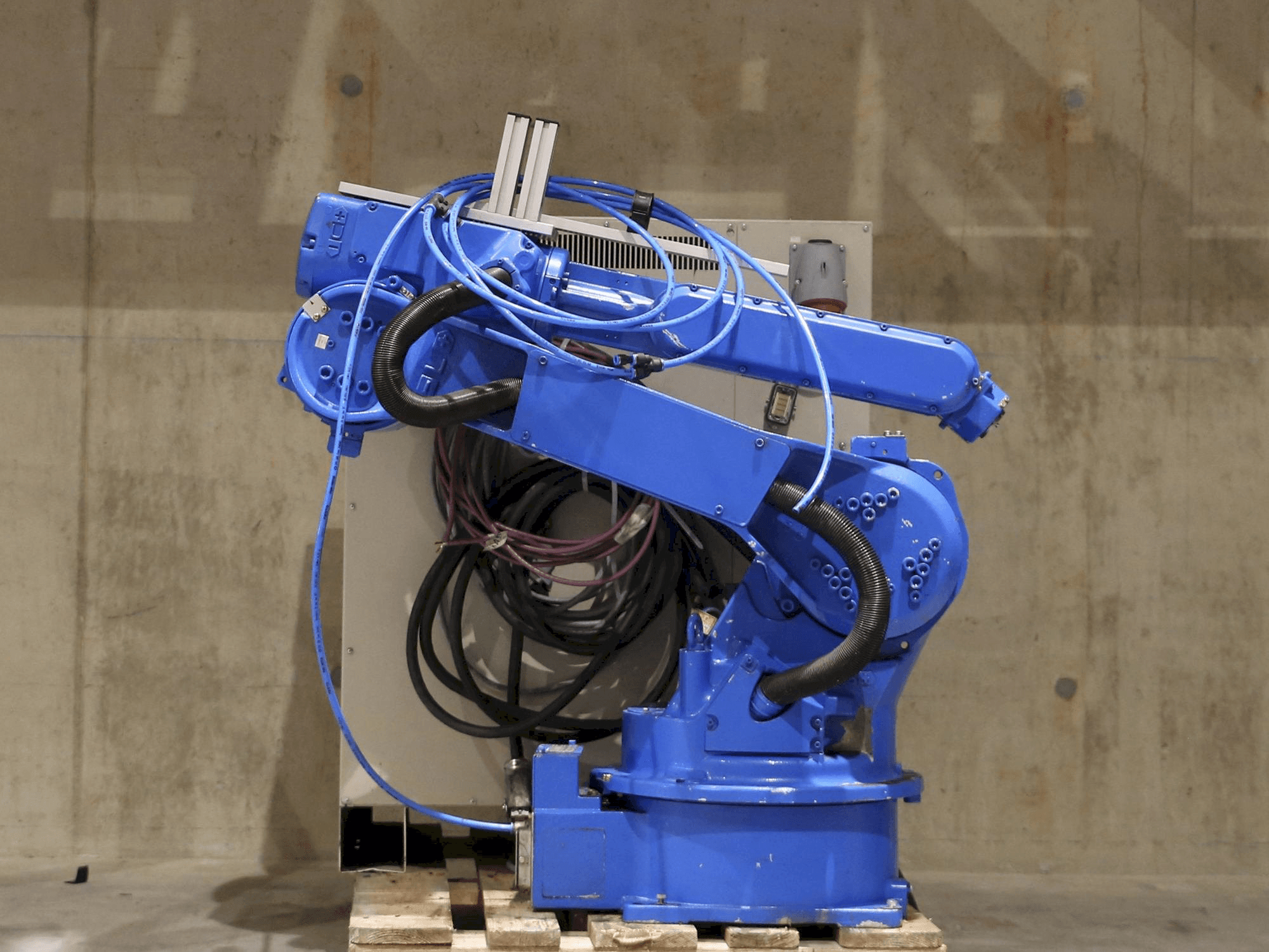 Vooraanzicht van Yaskawa Motoman HP20D machine
