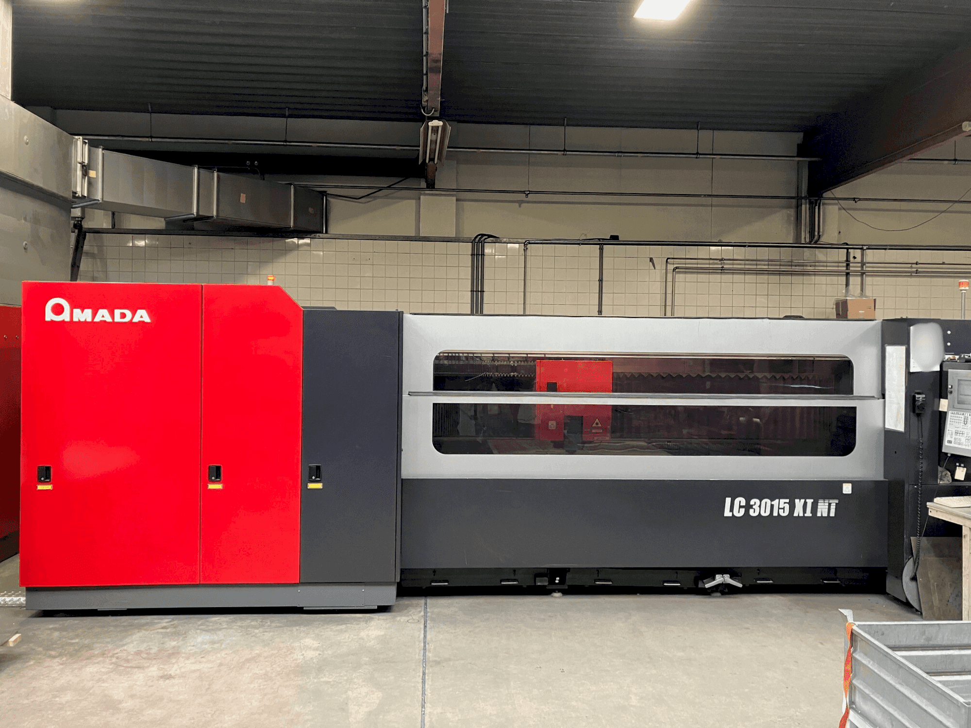 Vooraanzicht van AMADA LC3015X1NT 4kW Co2 machine