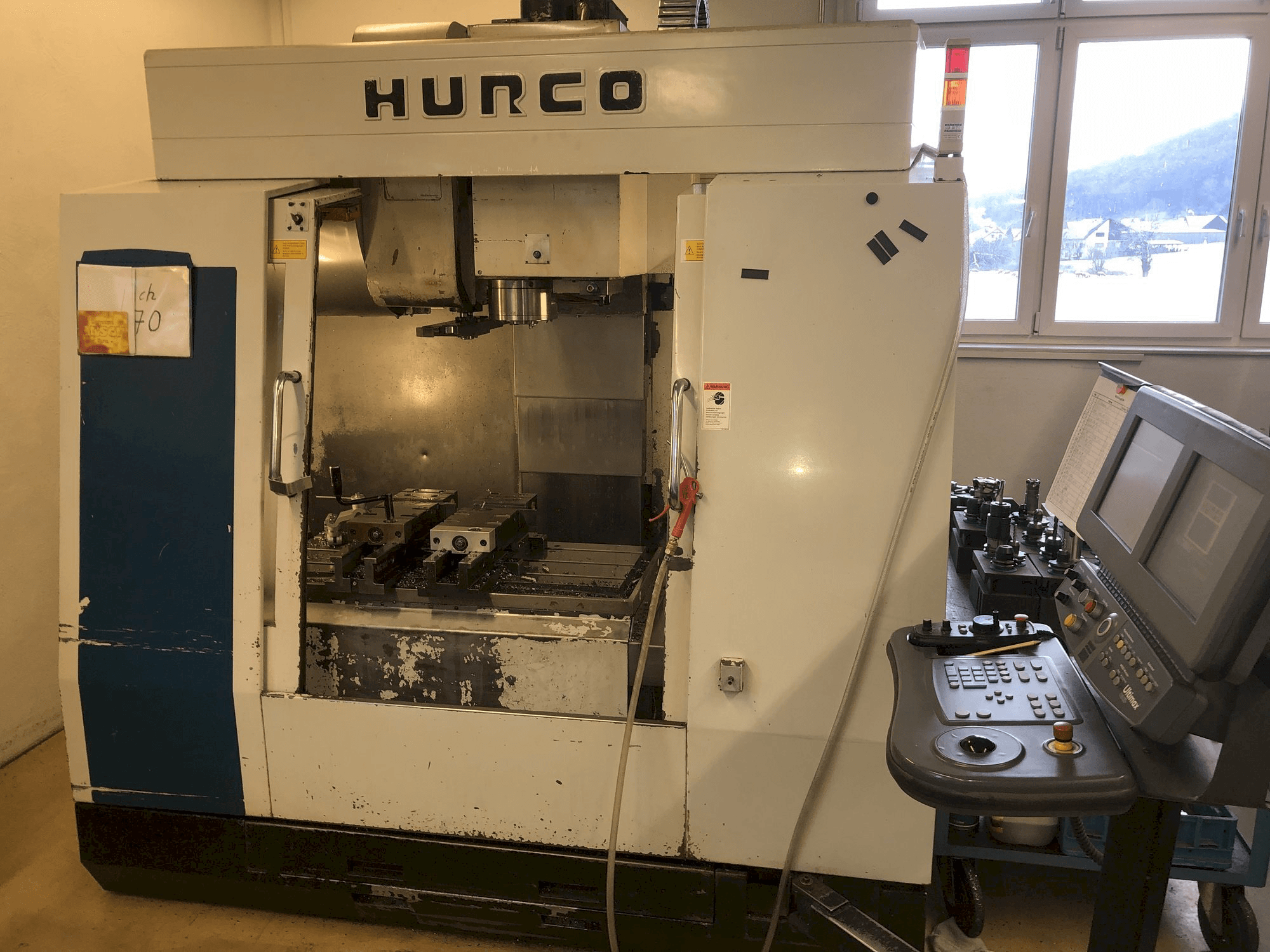 Vooraanzicht van Hurco BMC 30M machine