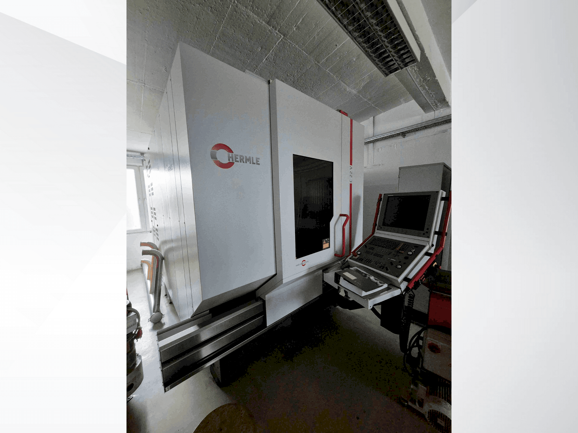 Vooraanzicht van HERMLE C22 V machine