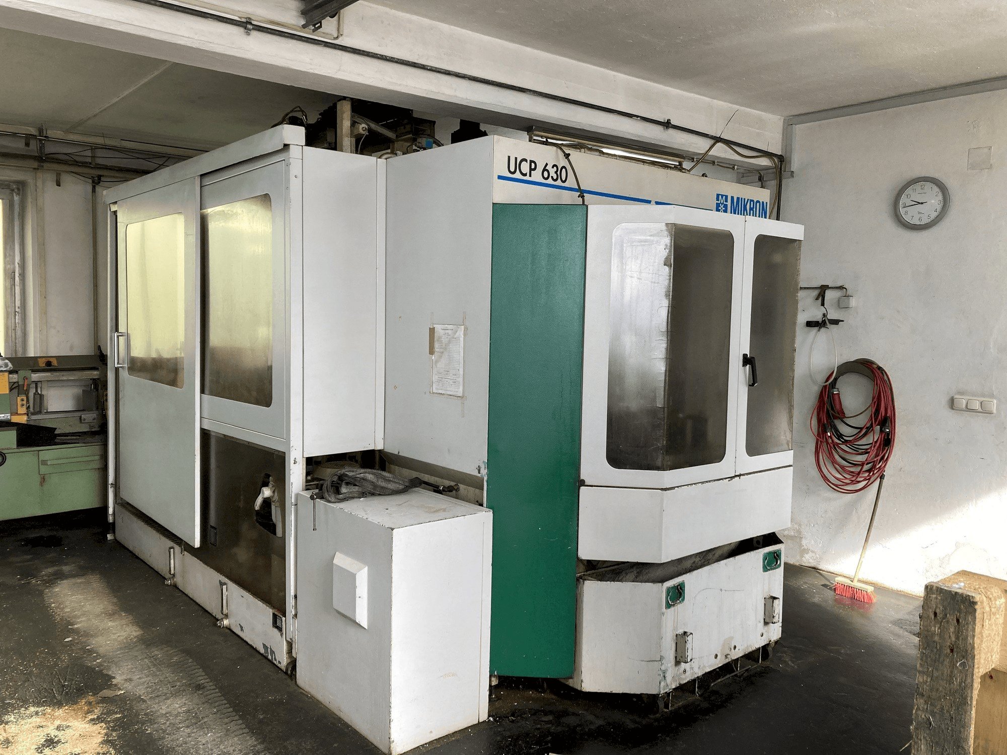 Vooraanzicht van MIKRON UCP 630 machine