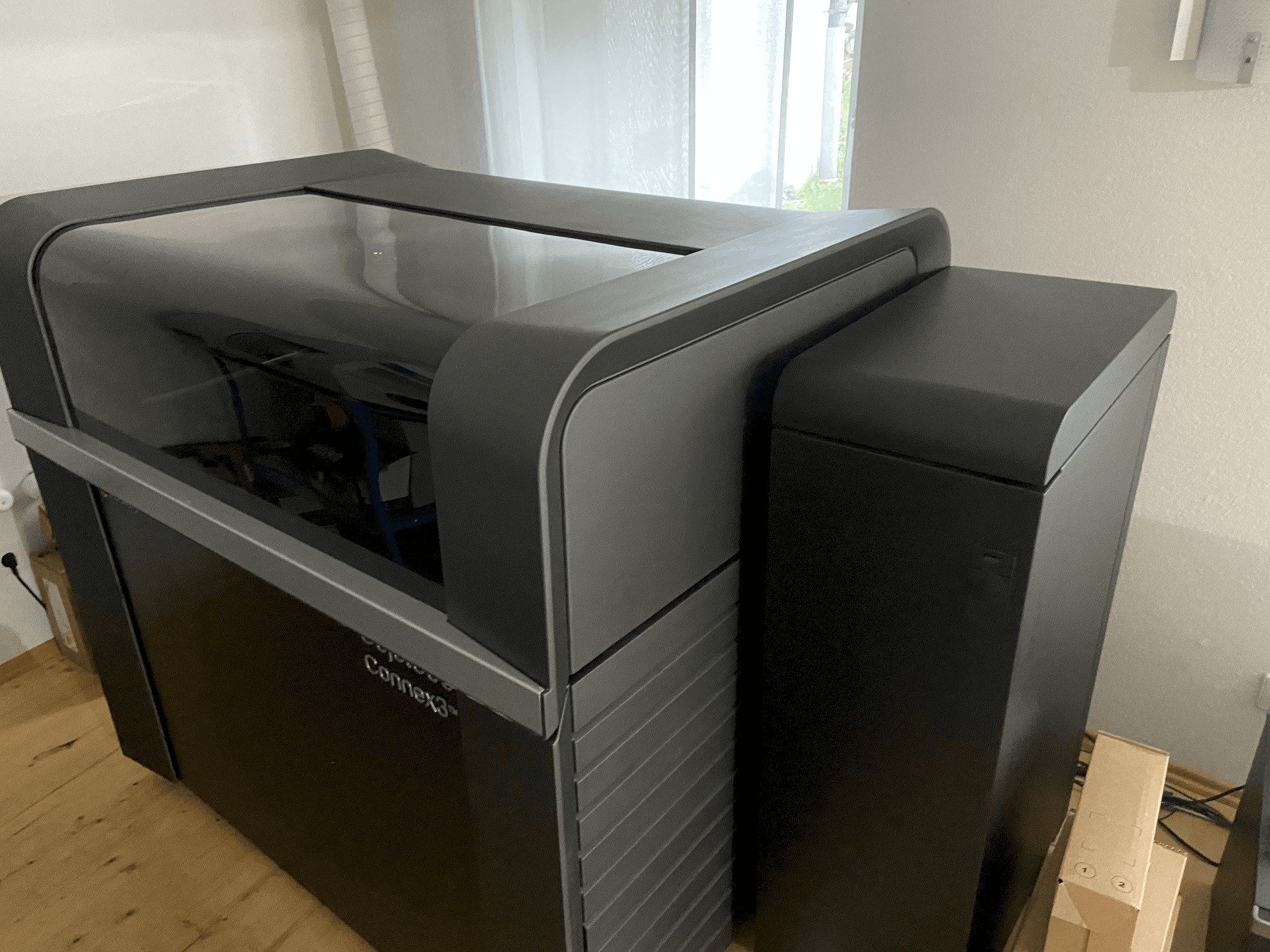 Vooraanzicht van Stratasys Objet500 Connex3 machine