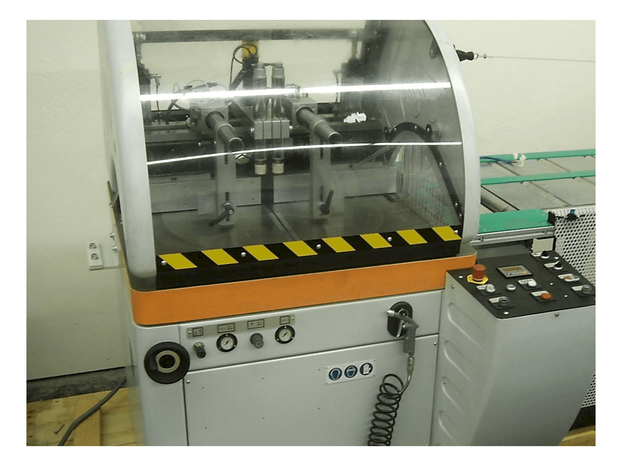 Vooraanzicht van KASTO alu U 20 machine