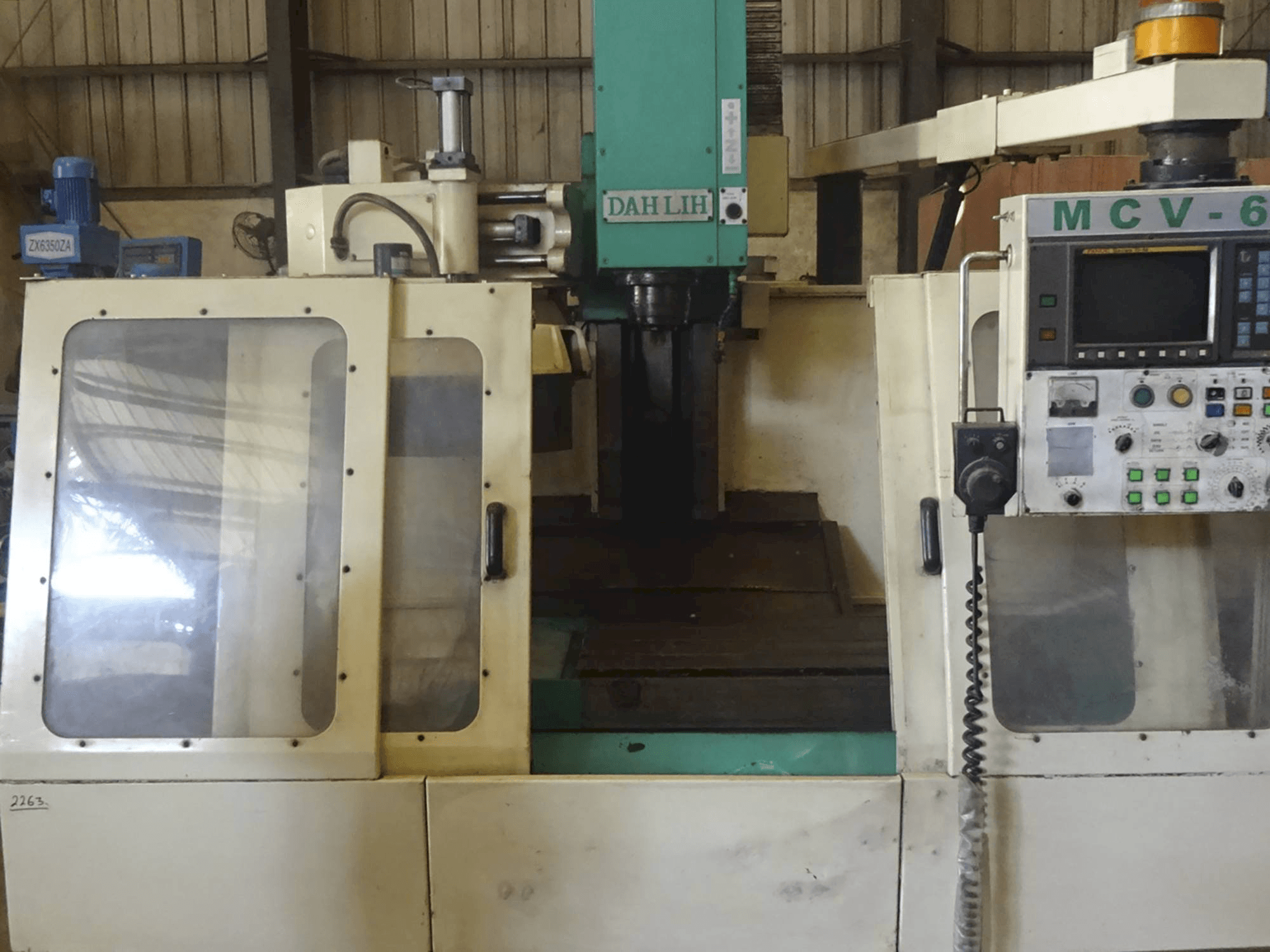 Vooraanzicht van DAH LIH DL-MCV 610 machine