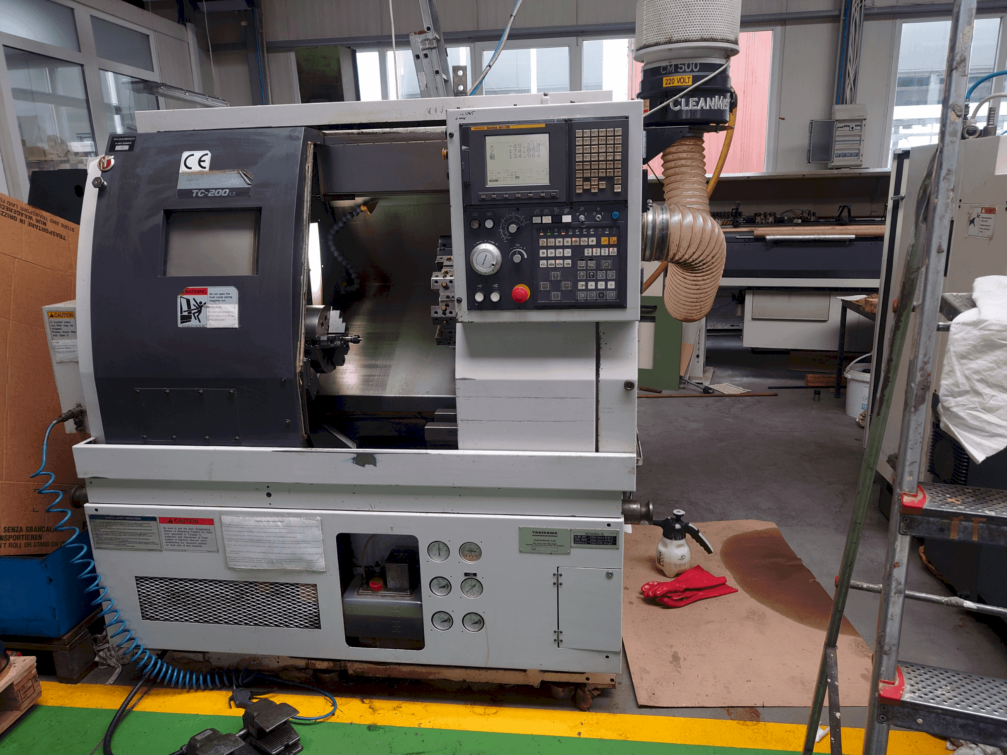 Vooraanzicht van Takisawa TC-200 L3 machine