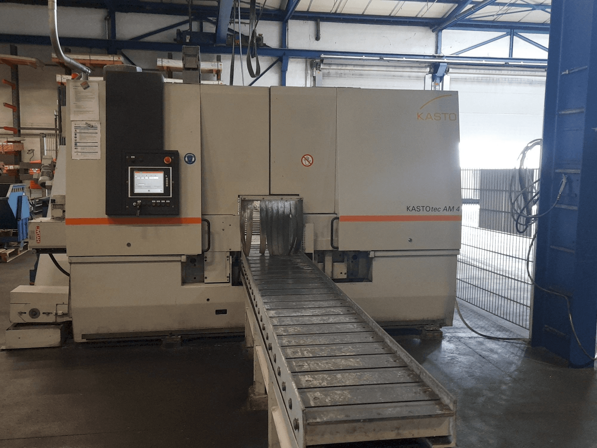 Vooraanzicht van KASTO tec AM 4 machine