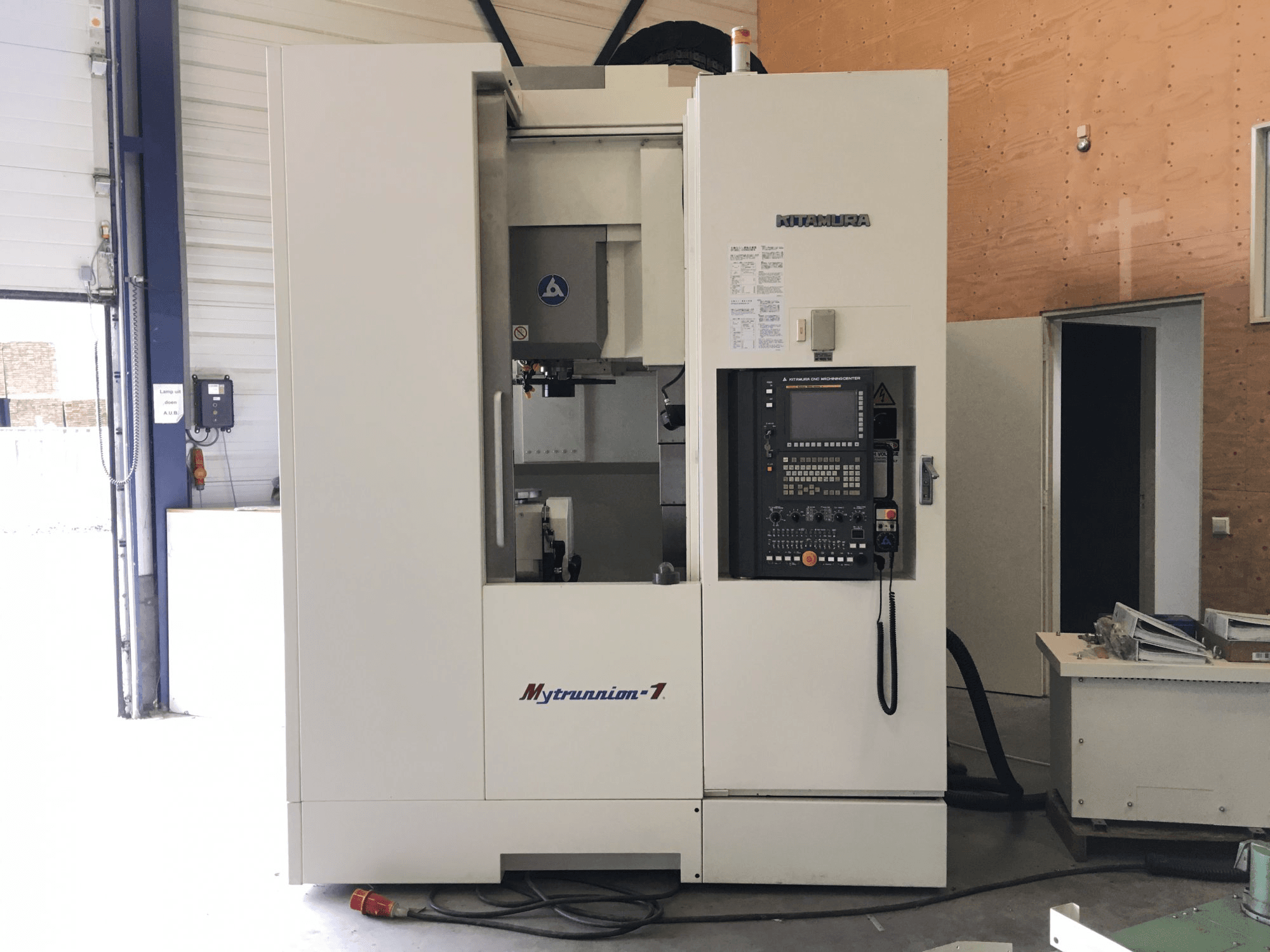 Vooraanzicht van Kitamura Mytrunnion-1 machine