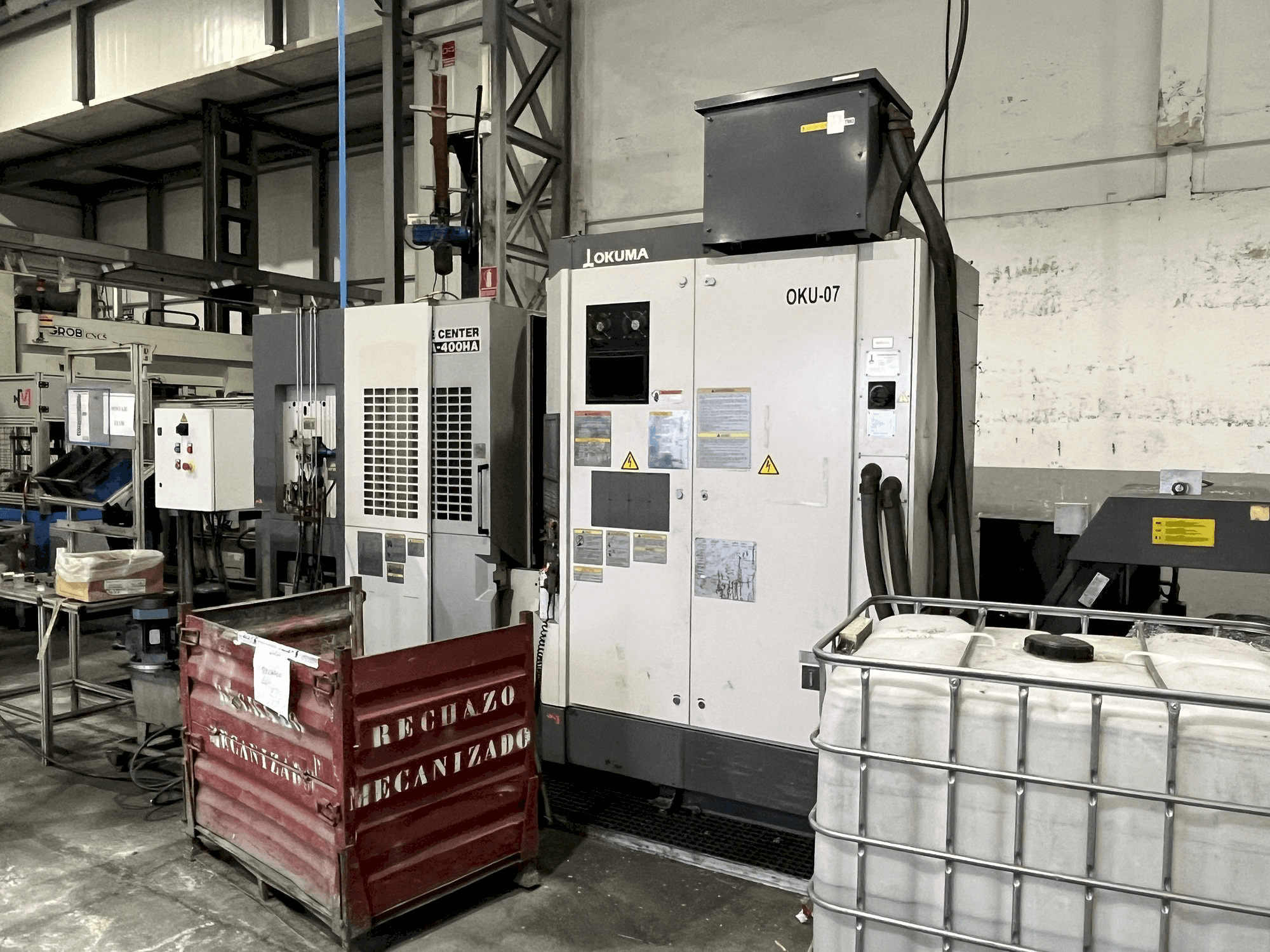 Vooraanzicht van Okuma MA-400HA machine