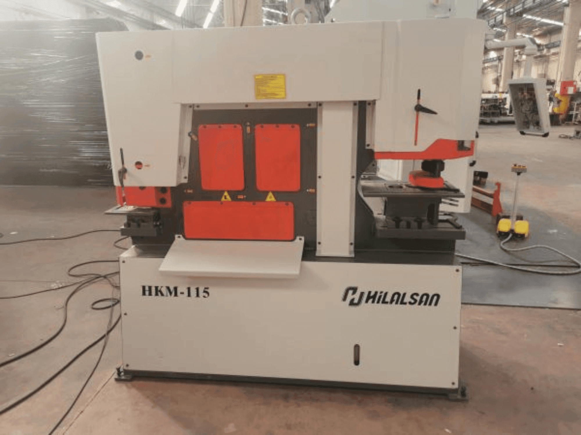 Vooraanzicht van HILALSAN HKM-115 machine