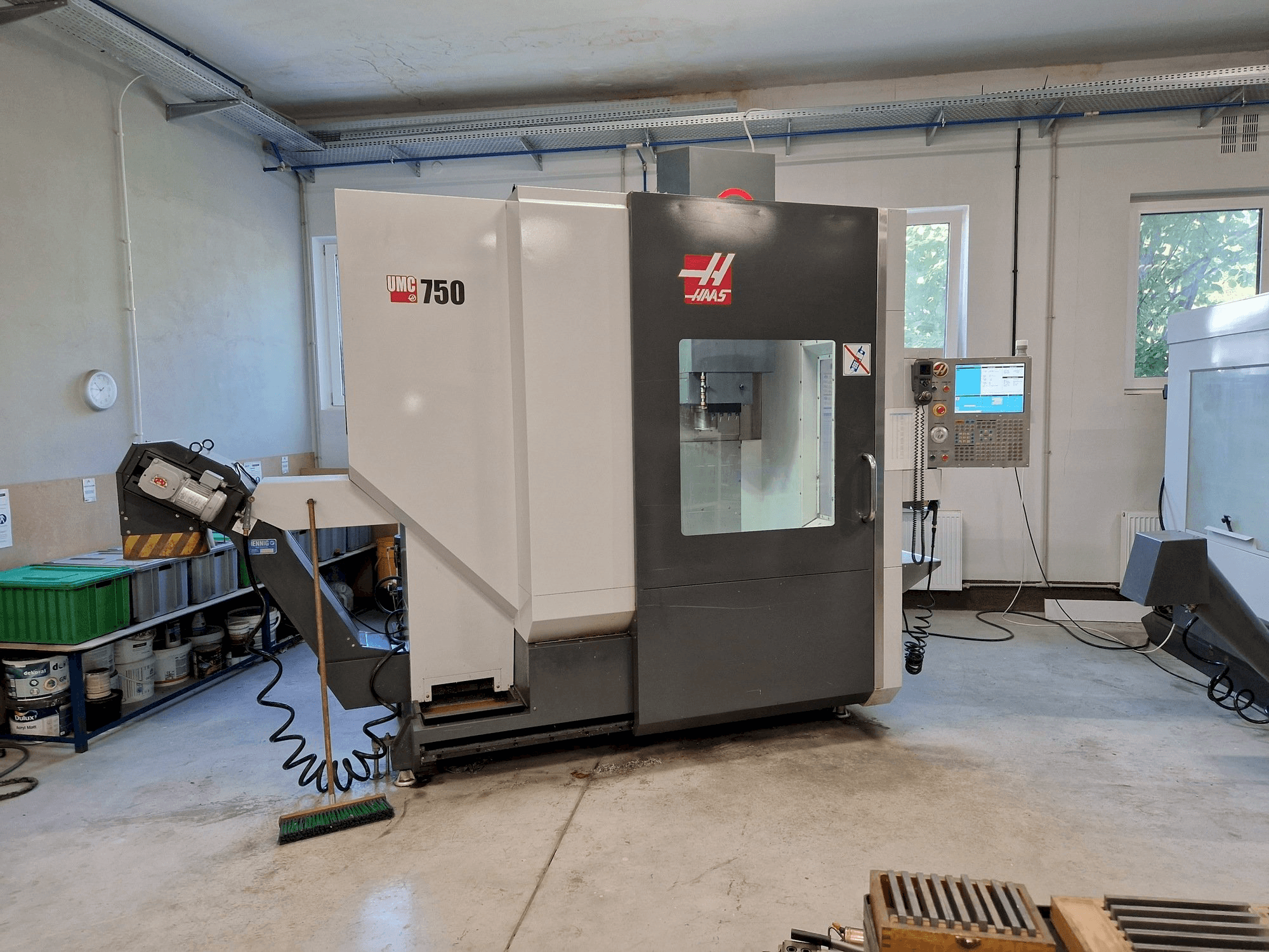 Vooraanzicht van HAAS UMC-750 machine