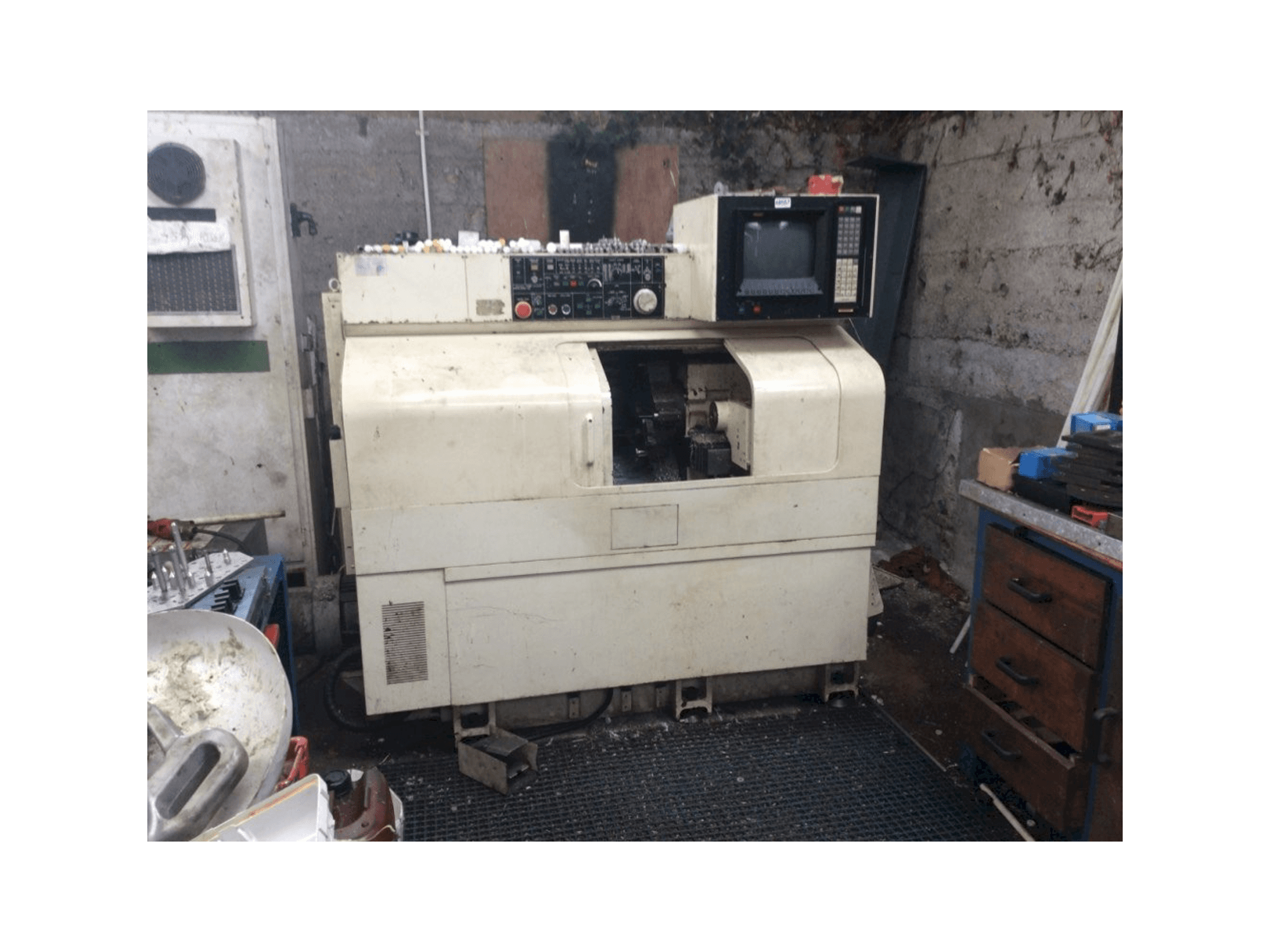 Vooraanzicht van NAKAMURA-TOME TMC-15 machine