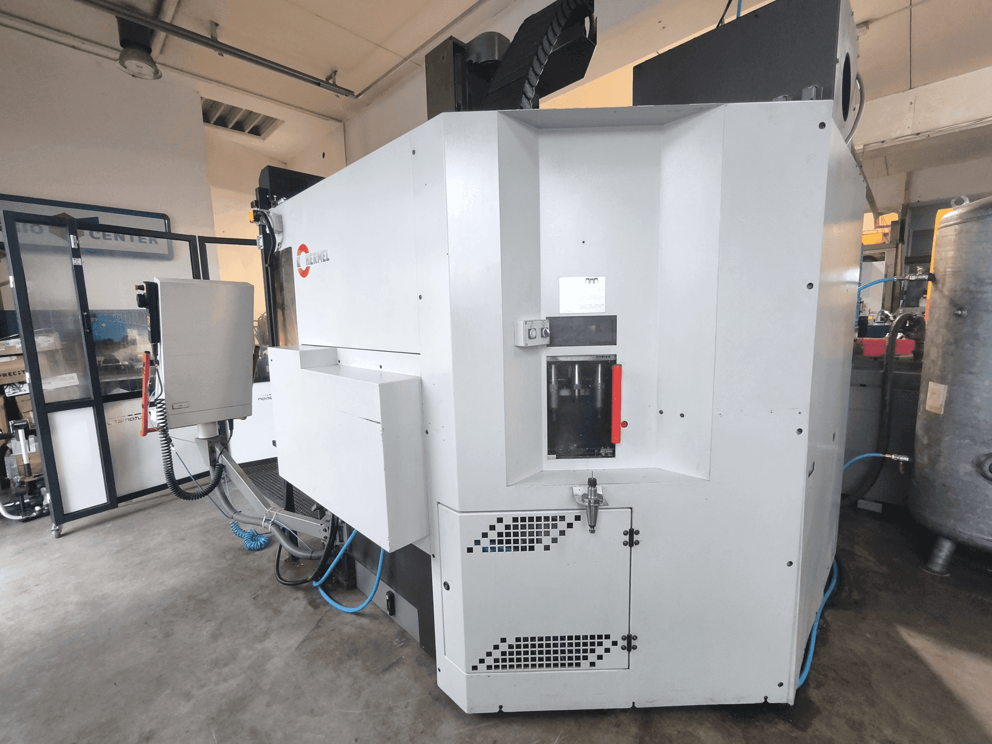 Vooraanzicht van HERMLE C 600 U machine