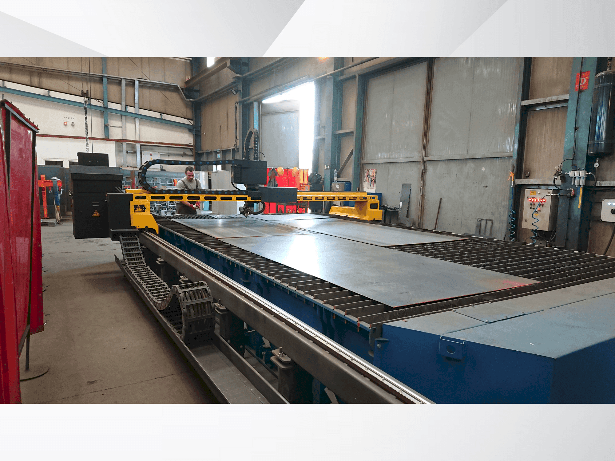 Vooraanzicht van AJAN PP 260 A-5T machine